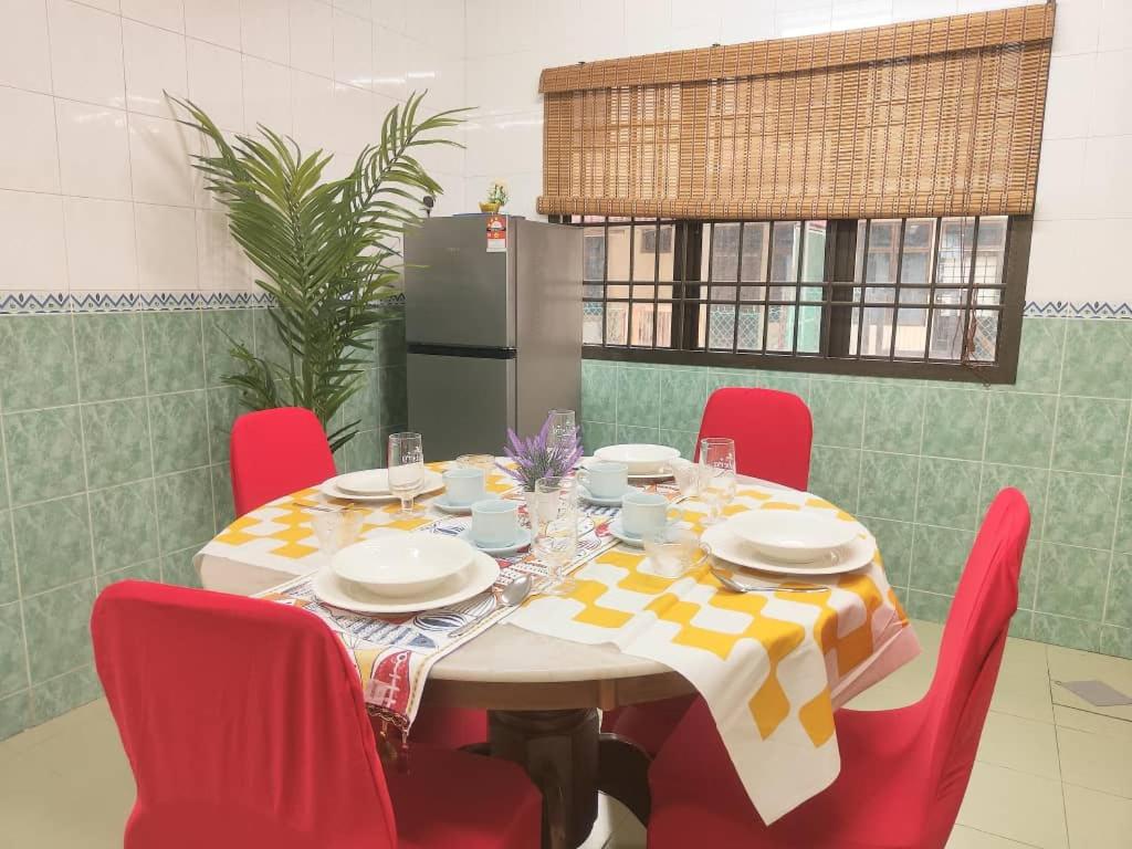 3mins to Ikea Toppen Tebrau johor bahru 4 to 14 pax double storey