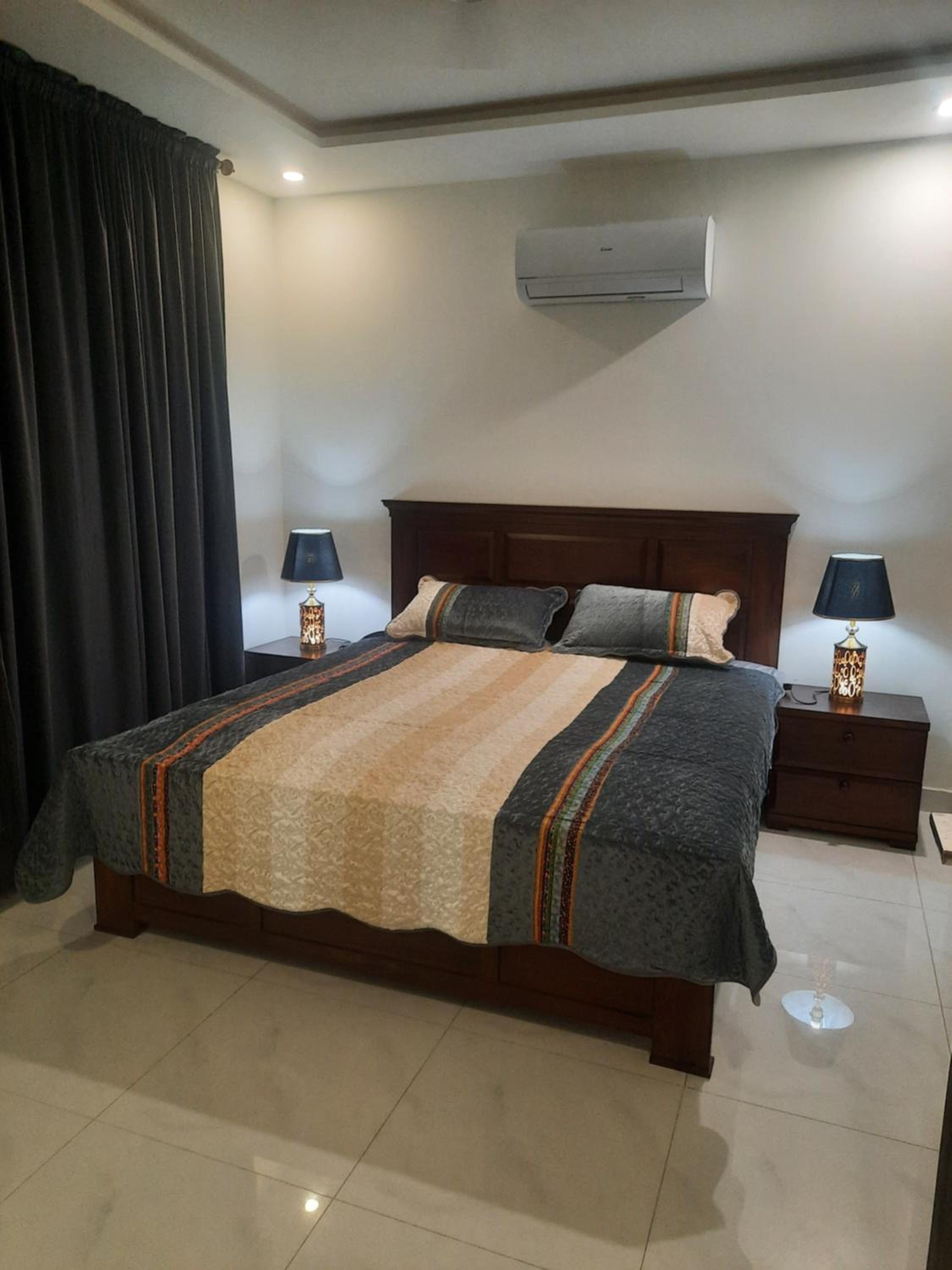 Zameen Opal Appartment # 324, 3rd floor, Lahore view 3