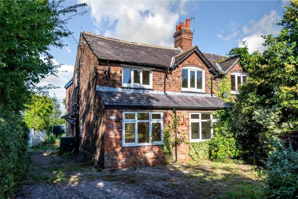 Altrincham Vacations - Charming Cottage Getaway in Altrincham - Property Image 6