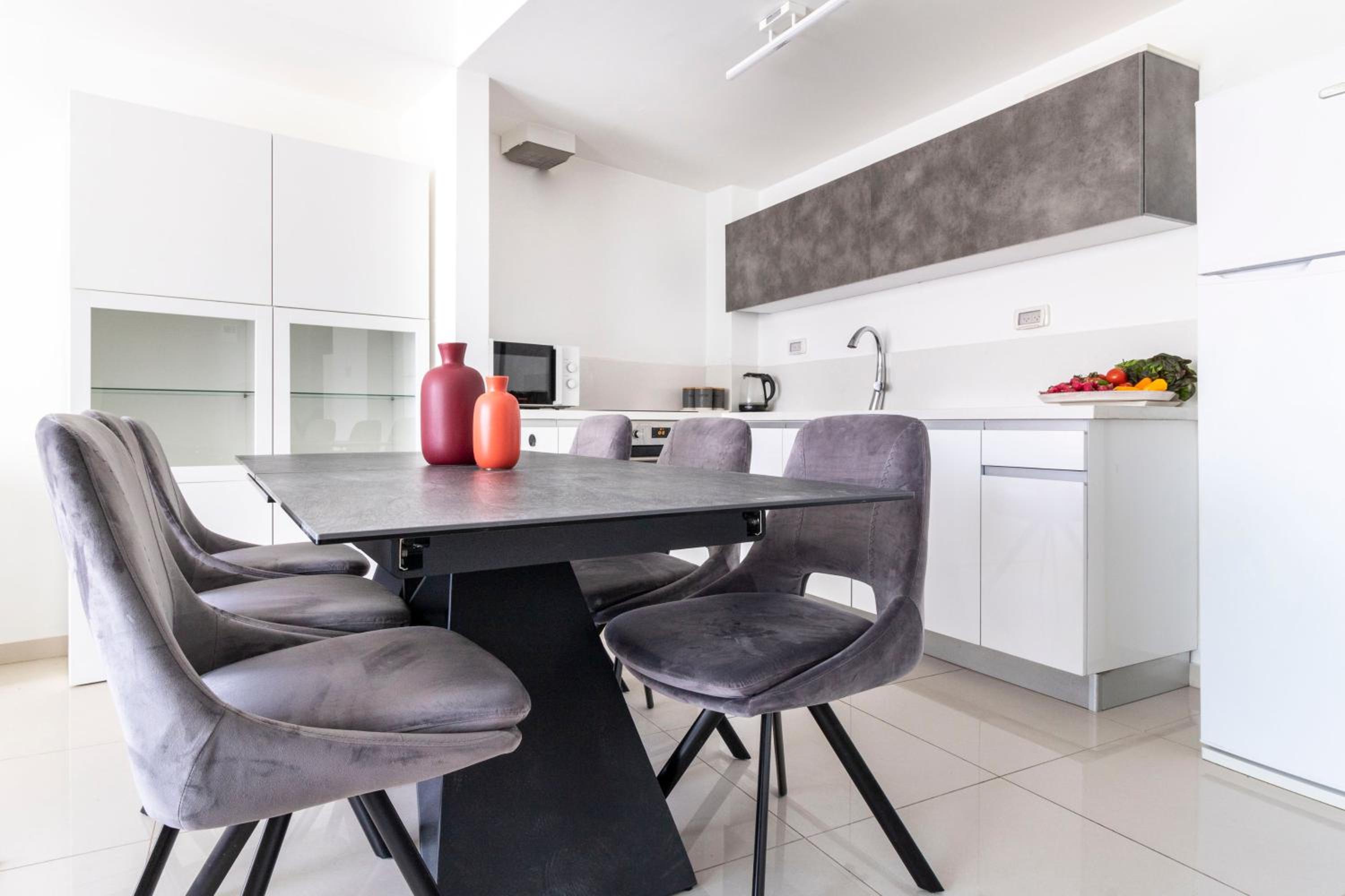 Stylish 1 Bedrooms Parking At City Gate view 5