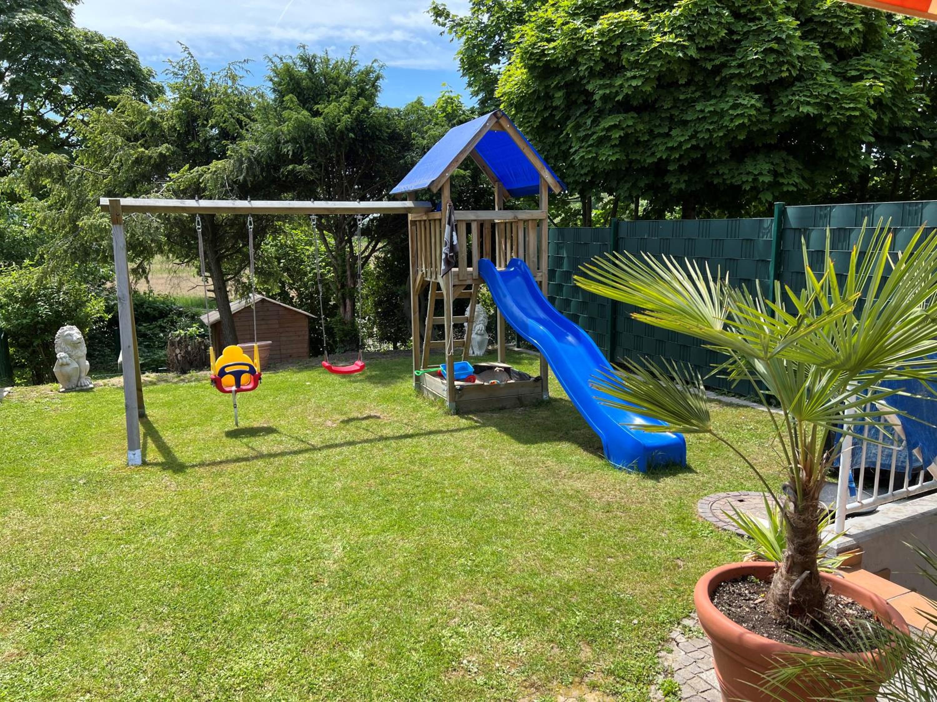Ferienhaus mit Garten und Spieloase für Kinder