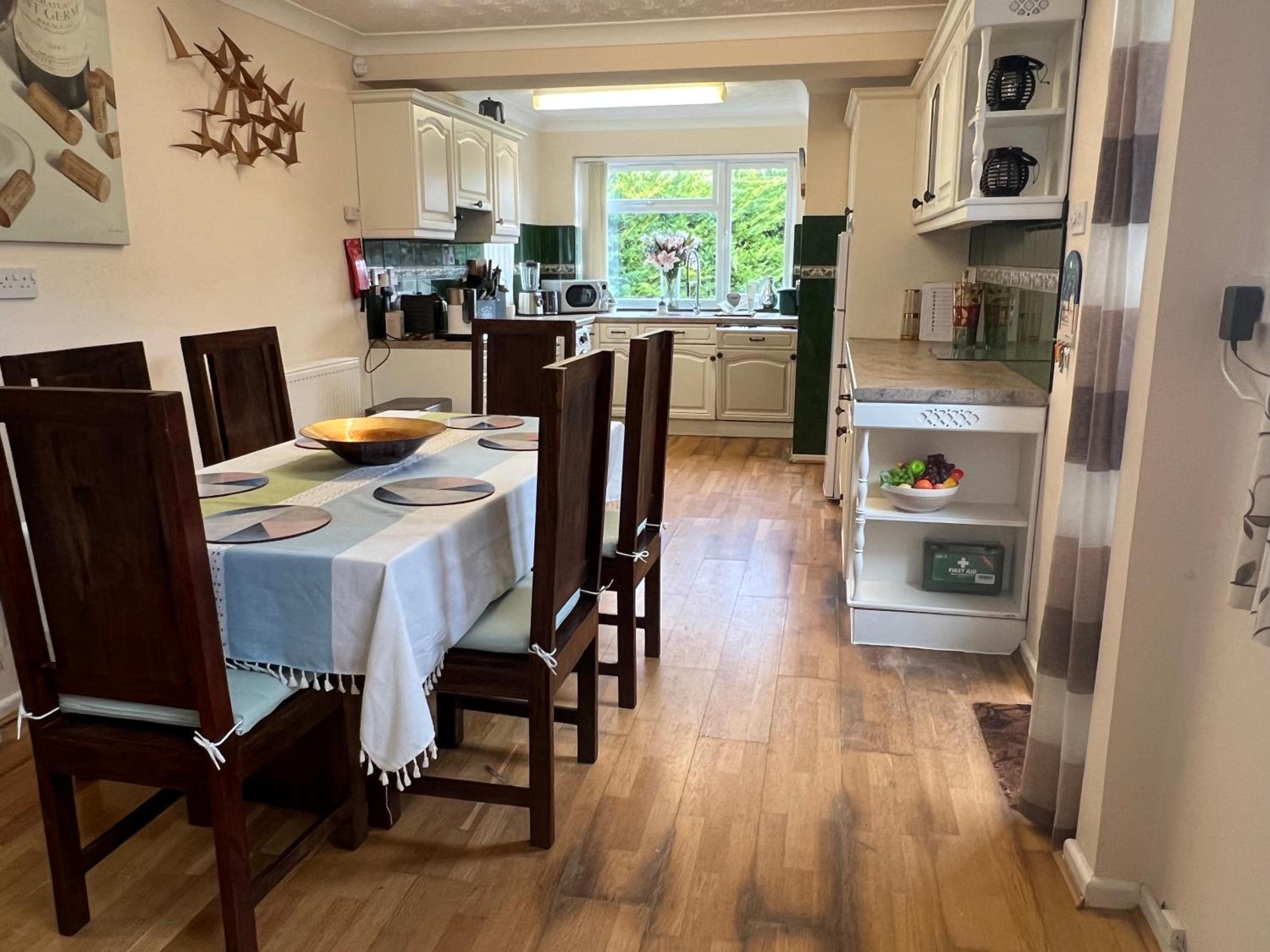 Cozy 3 bedroom bungalow in rural location view 4