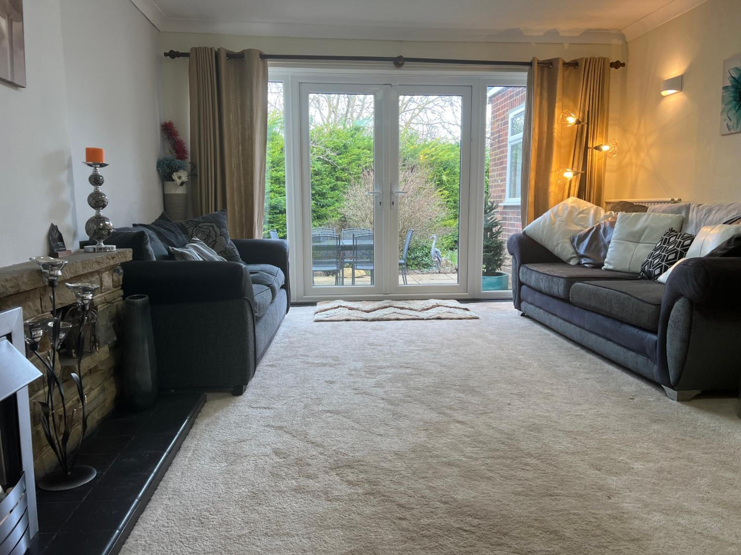 Cozy 3 bedroom bungalow in rural location view 2
