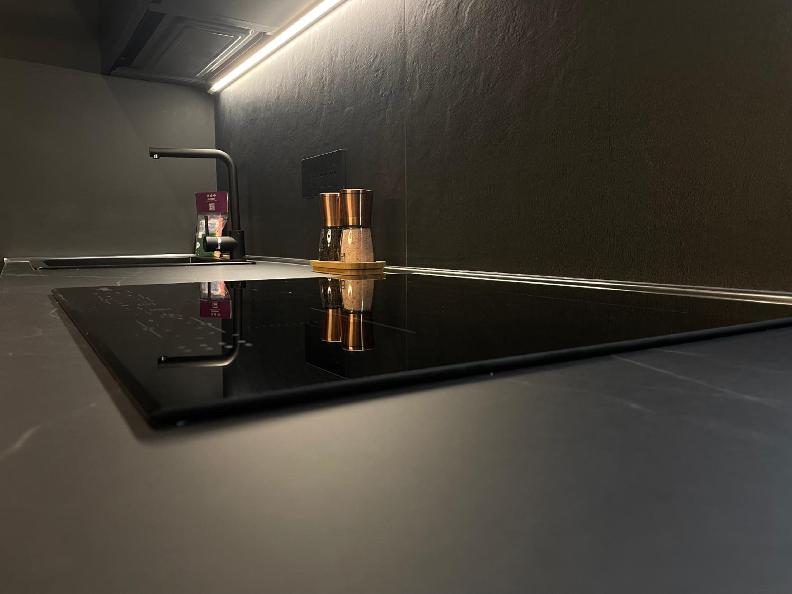 Spacious Modern Fully equipped Apartment in Monumental Building - Parking - Historical Centre photo 3