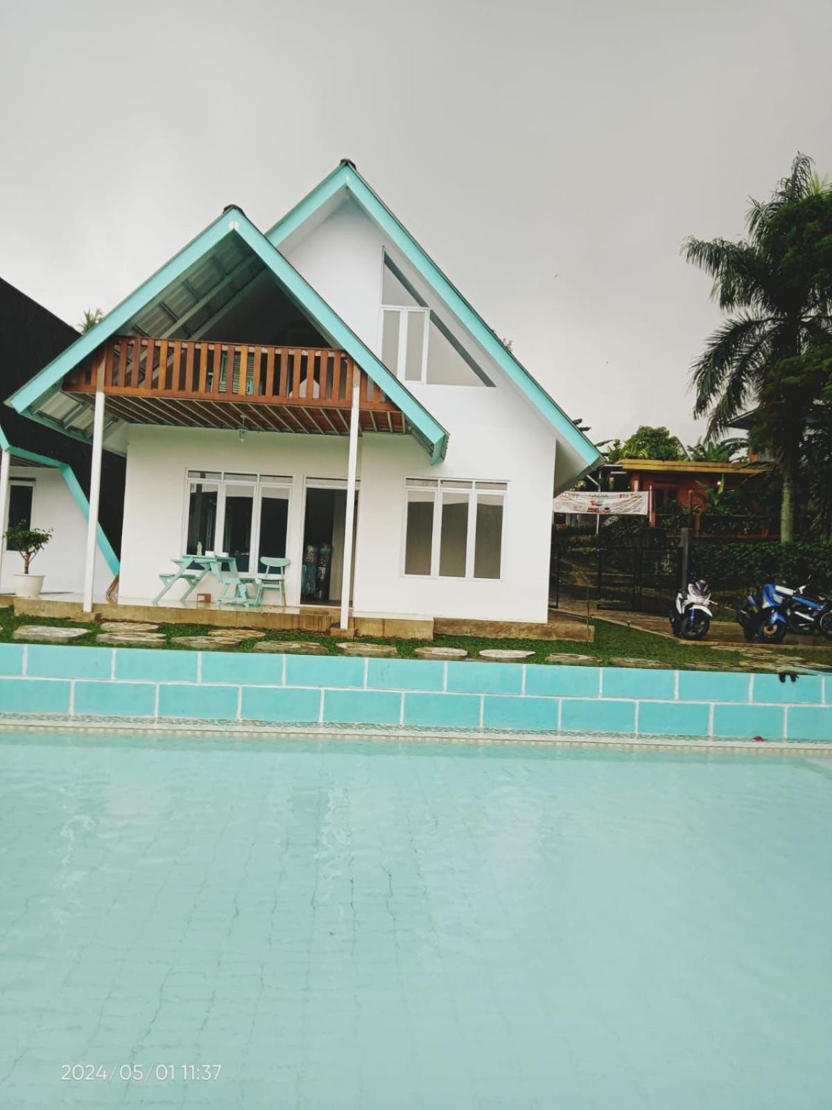 Ellada Villas Megamendung view 4