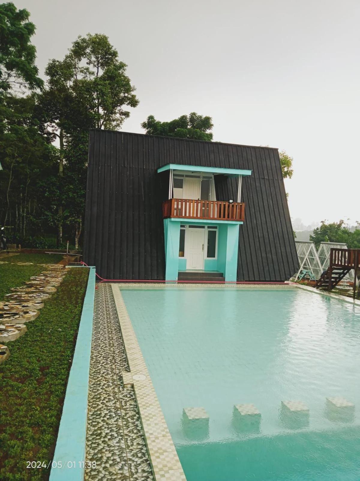 Ellada Villas Megamendung view 3