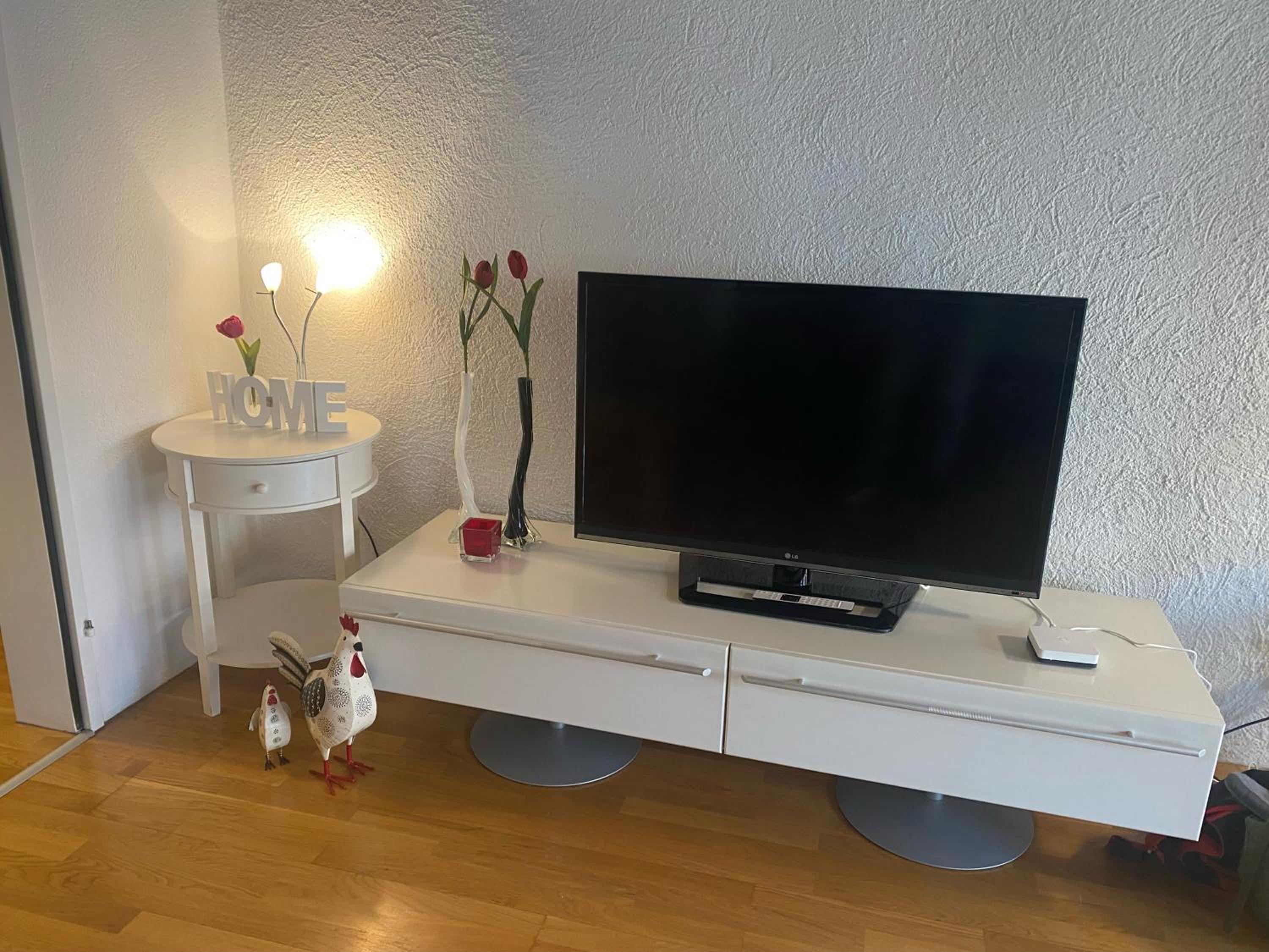 Joline private guest apartment Studio feel home view 5