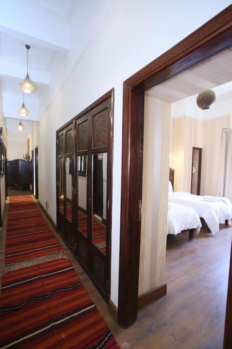 Authentic Arabesque 4BR Apt in Downtown - Mint 36