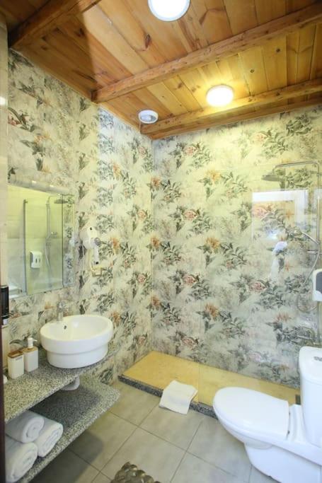 Authentic Arabesque 4BR Apt in Downtown - Mint 36