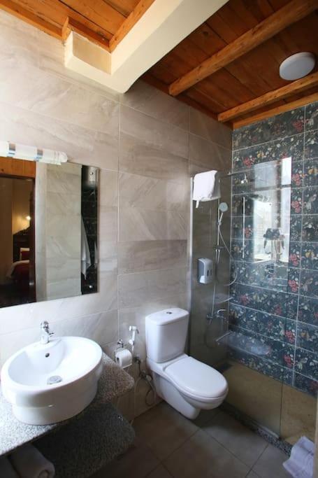 Authentic Arabesque 4BR Apt in Downtown - Mint 36