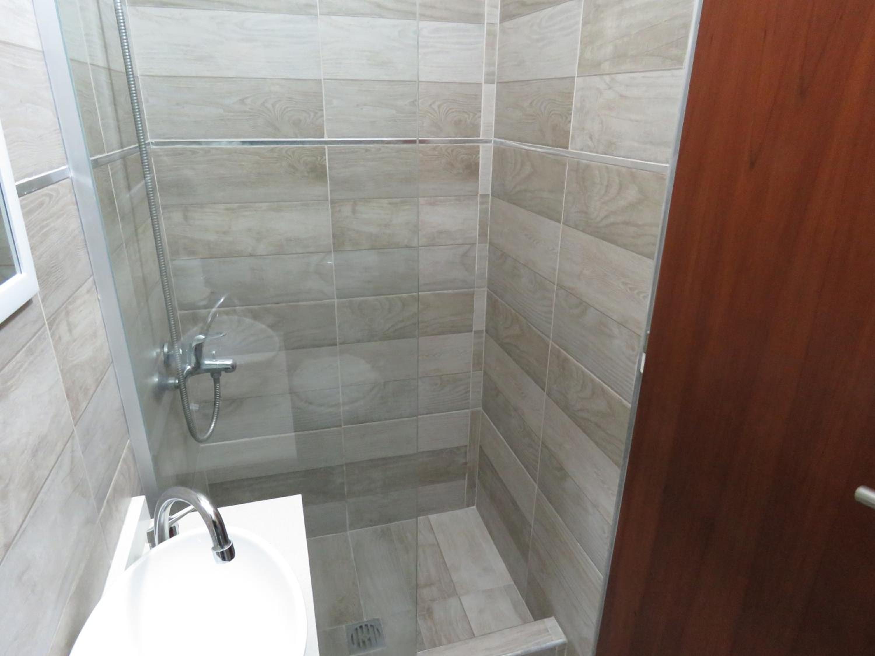 Departamento Moderno, equipado en Vicente Lopez , Ideal River Plate ,Tecnópolis ,100 metros del tren