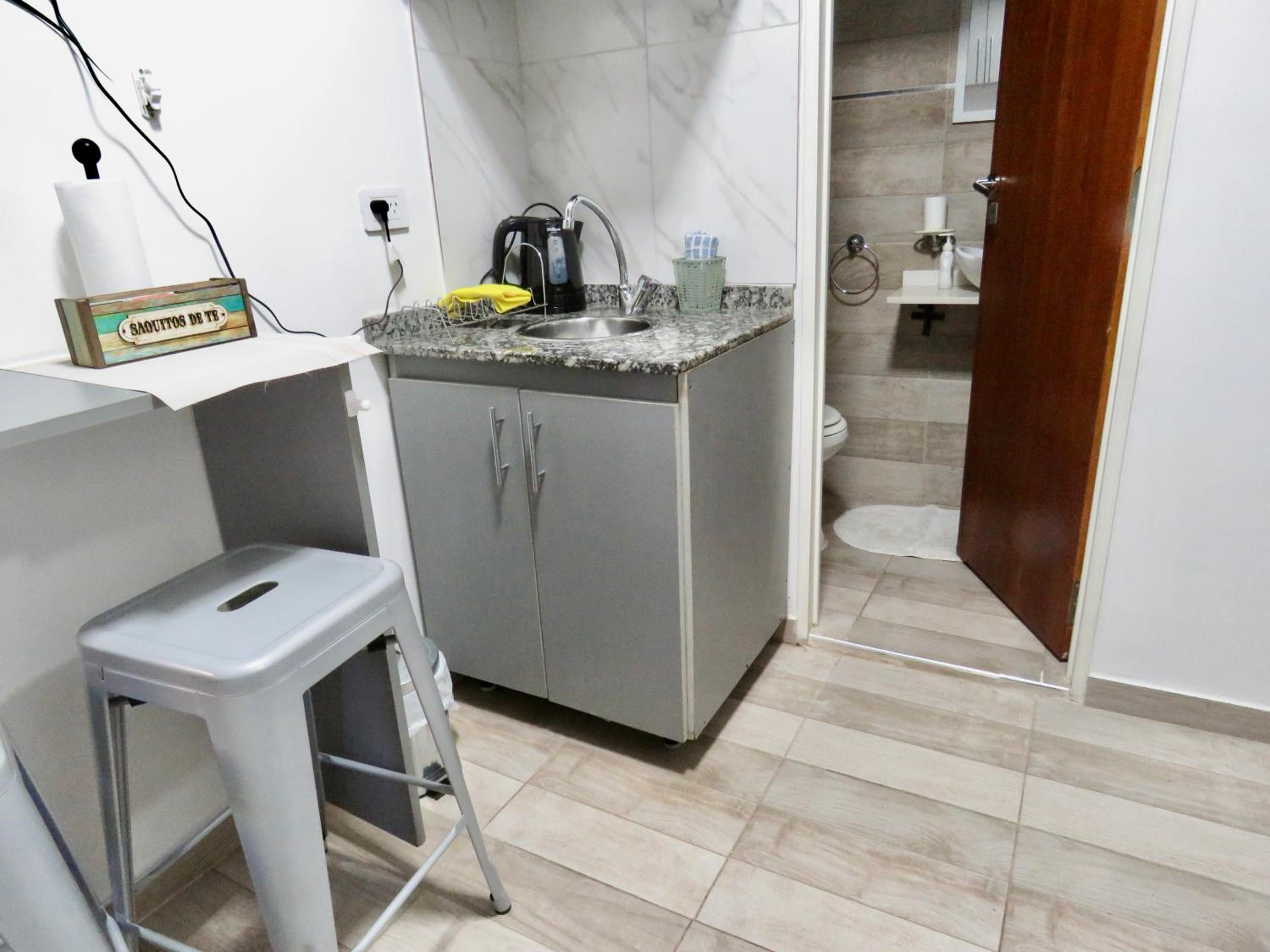 Departamento Moderno, equipado en Vicente Lopez , Ideal River Plate ,Tecnópolis ,100 metros del tren
