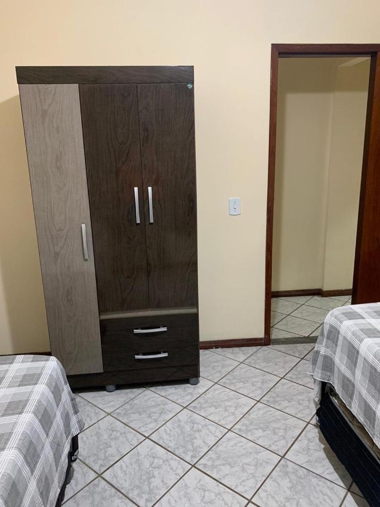 Apartamento Praia do Morro há 80 metros da praia, próximo a Avenida Paris