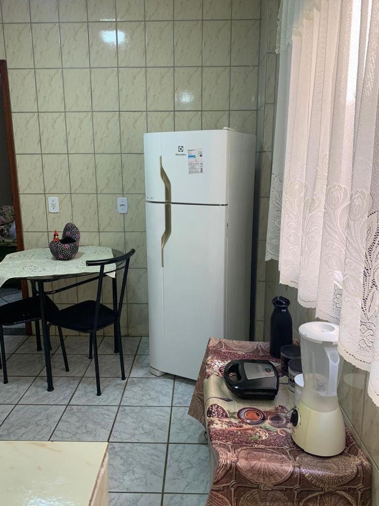 Apartamento Praia do Morro há 80 metros da praia, próximo a Avenida Paris