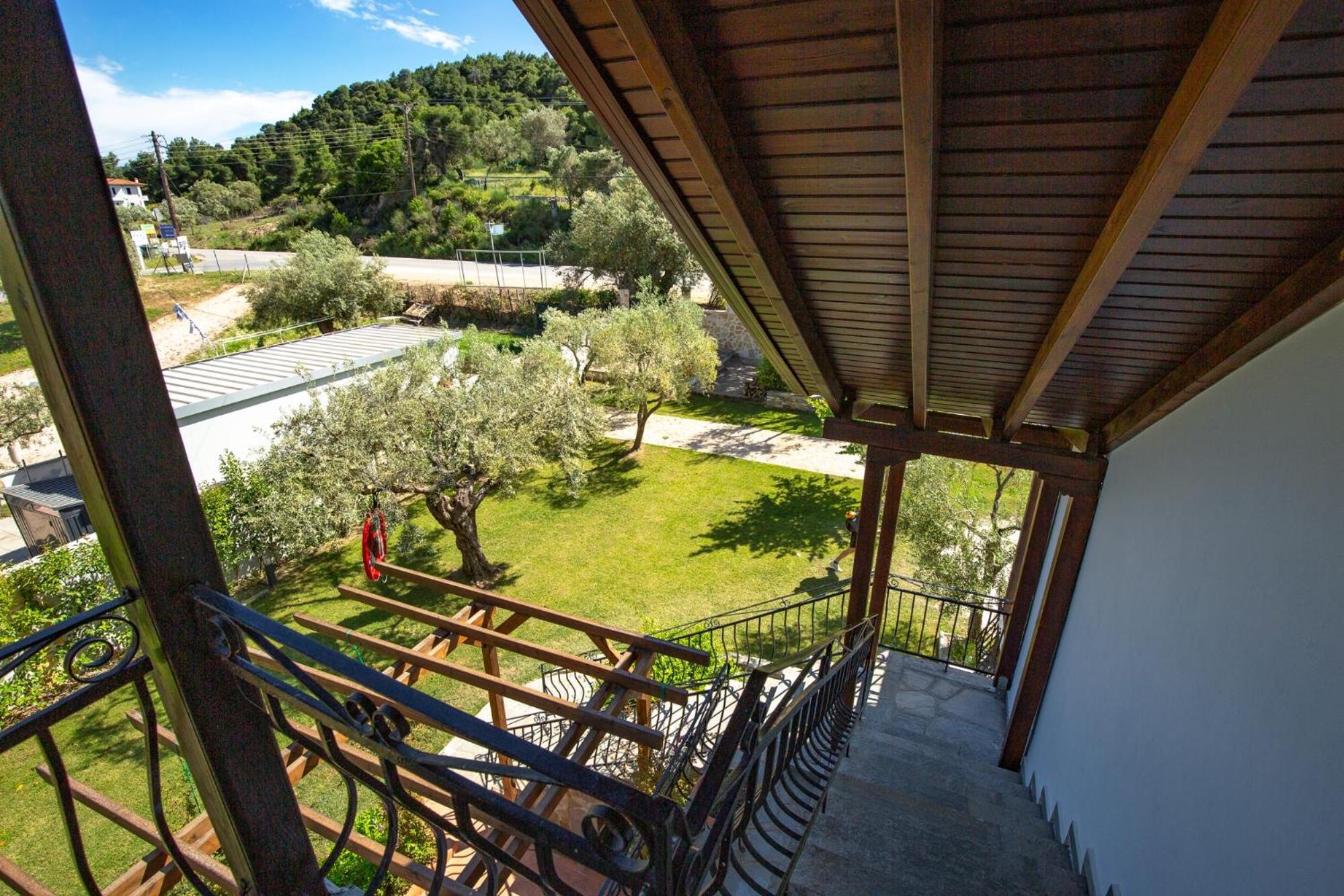 Latoura View
