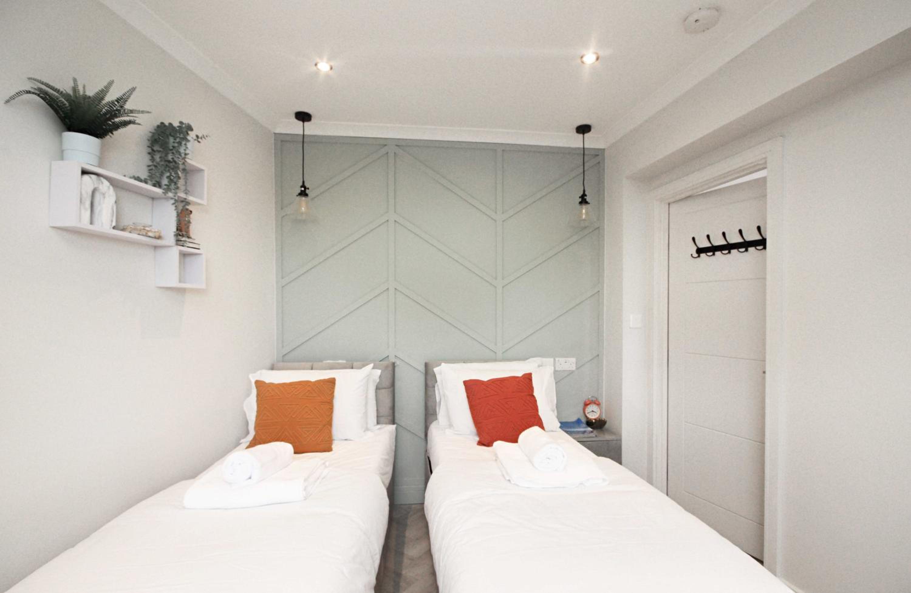 Rayan Heights Cosy 1 bedroom flat sleeps 2 perfect for contractors tourists families - Free parking