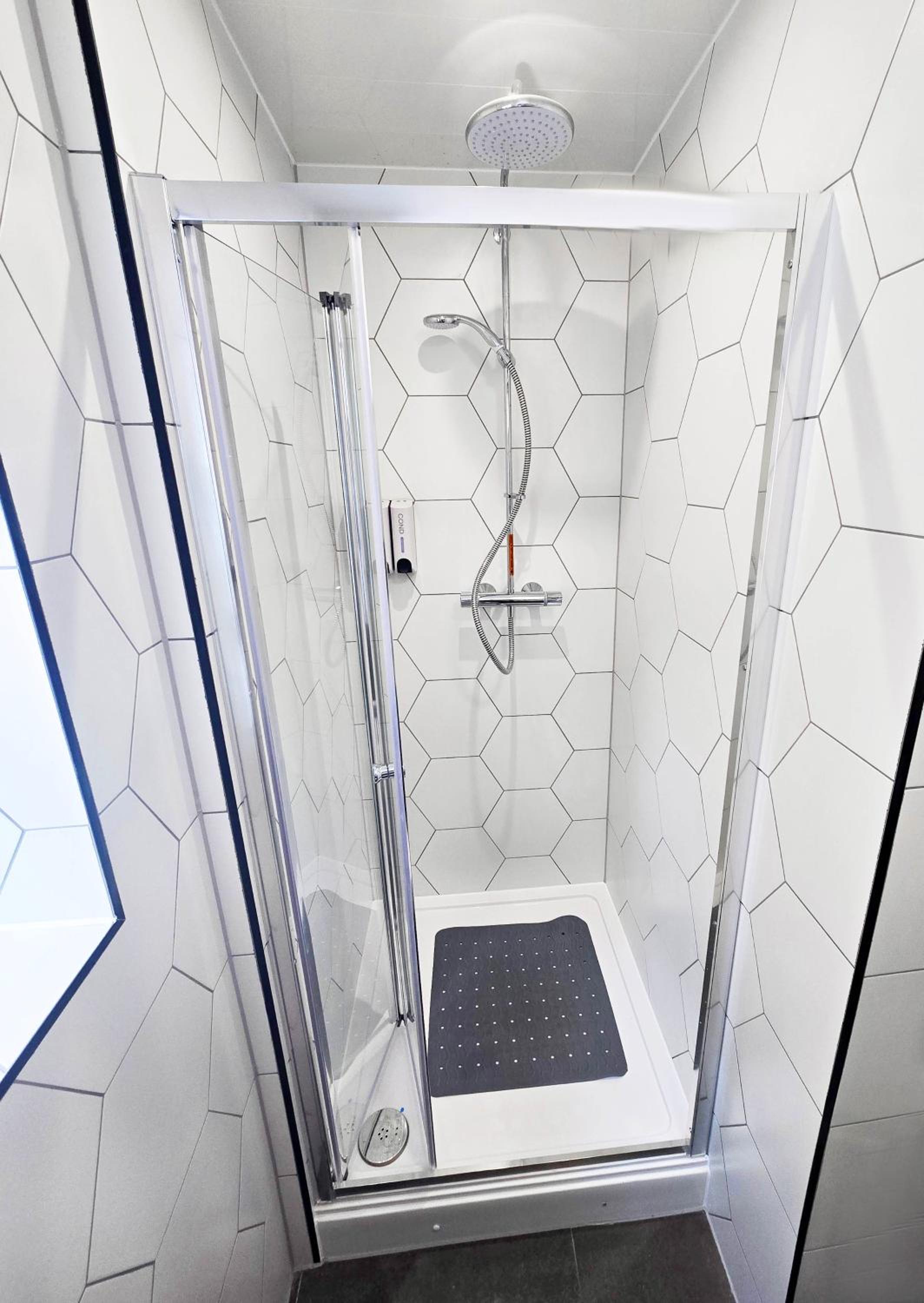 Rayan Heights Cosy 1 bedroom flat sleeps 2 perfect for contractors tourists families - Free parking