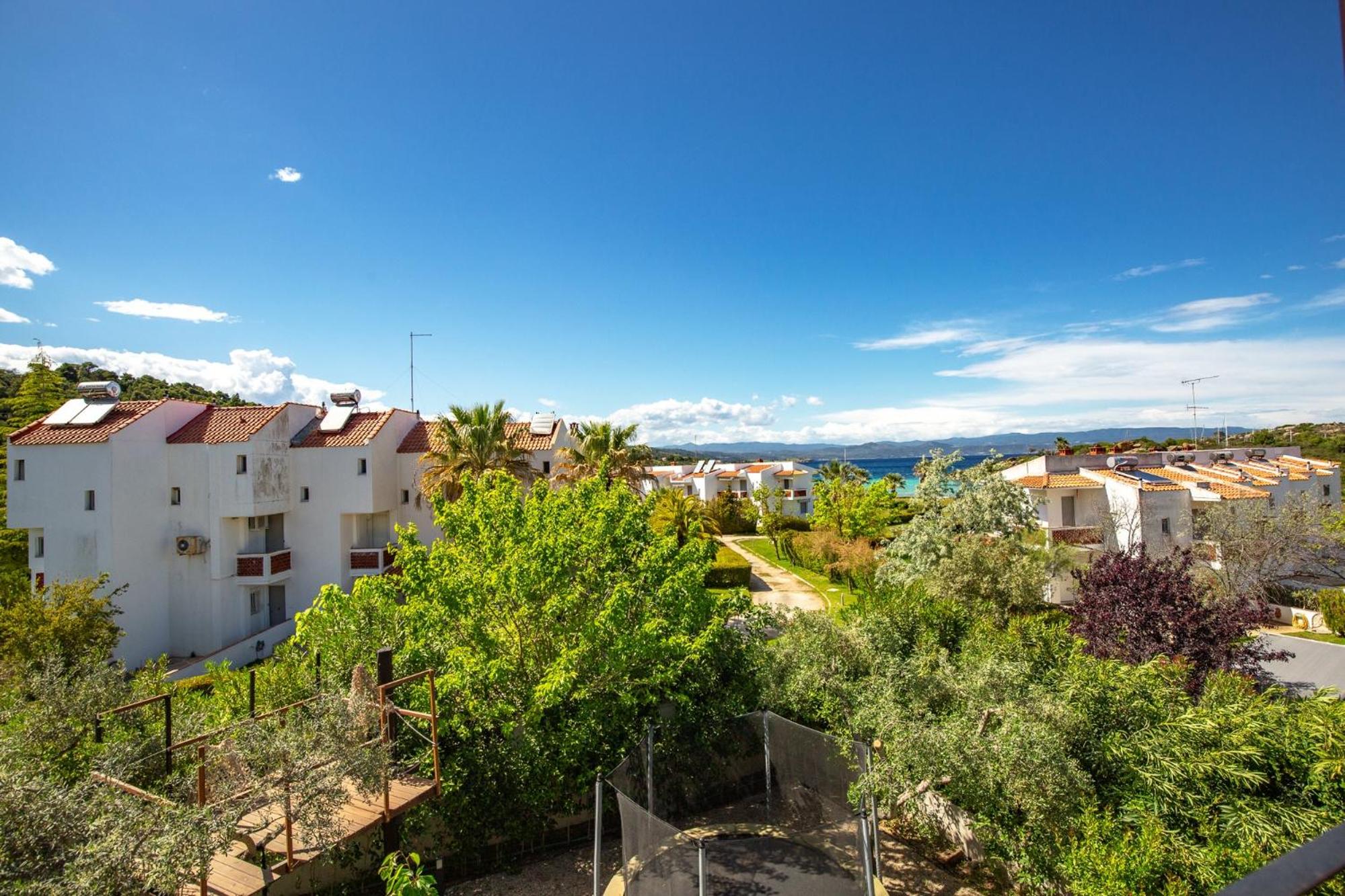 Latoura View
