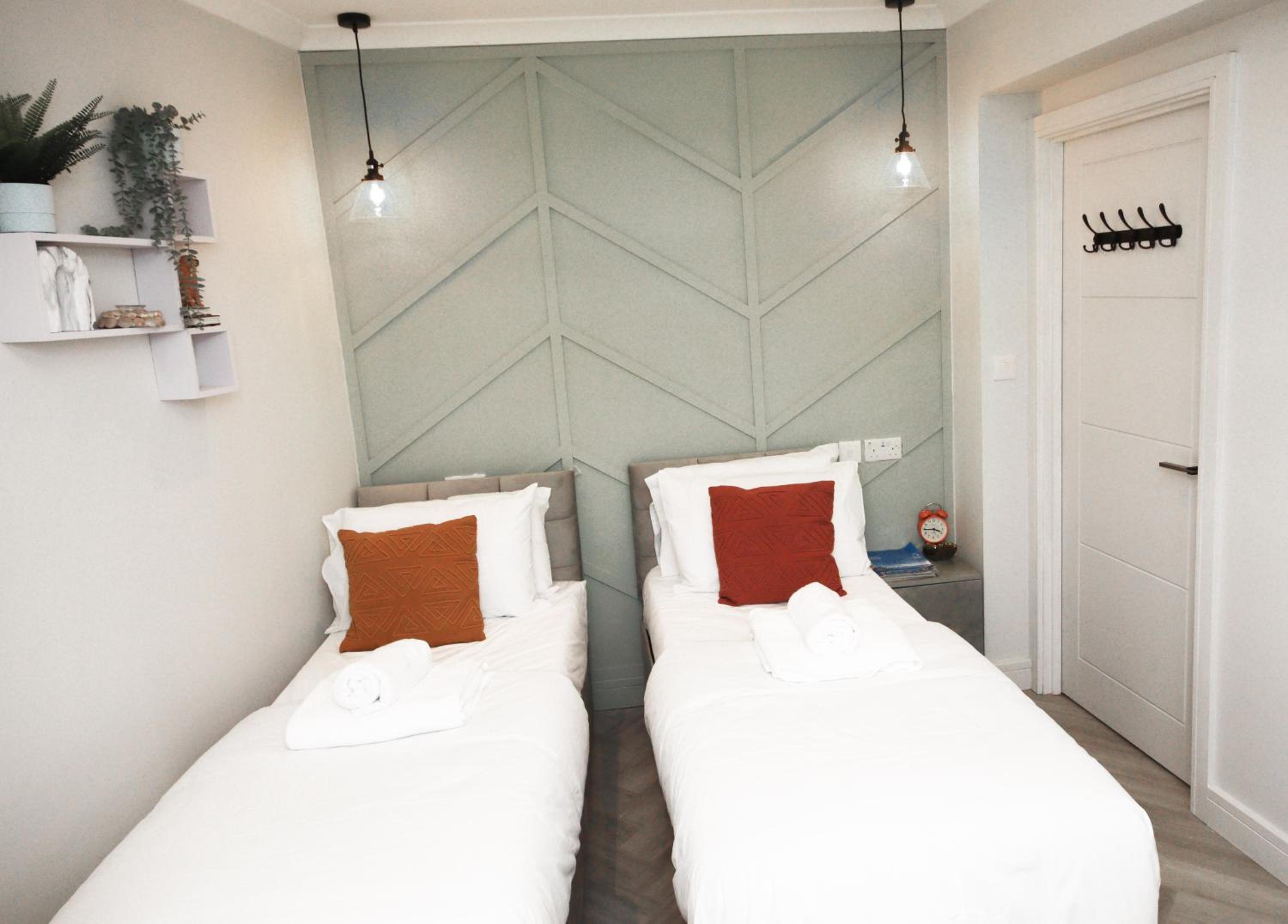 Rayan Heights Cosy 1 bedroom flat sleeps 2 perfect for contractors tourists families - Free parking