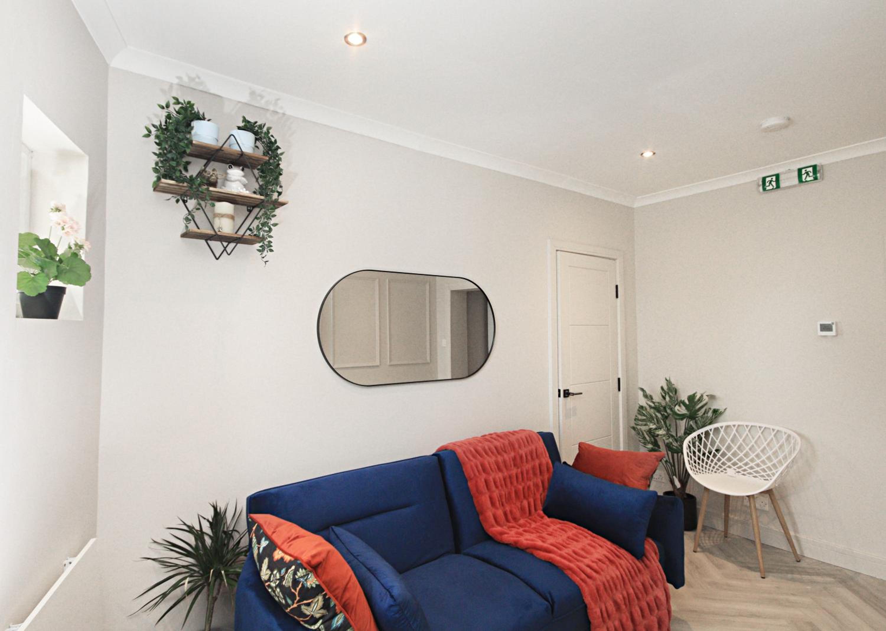 Rayan Heights Cosy 1 bedroom flat sleeps 2 perfect for contractors tourists families - Free parking