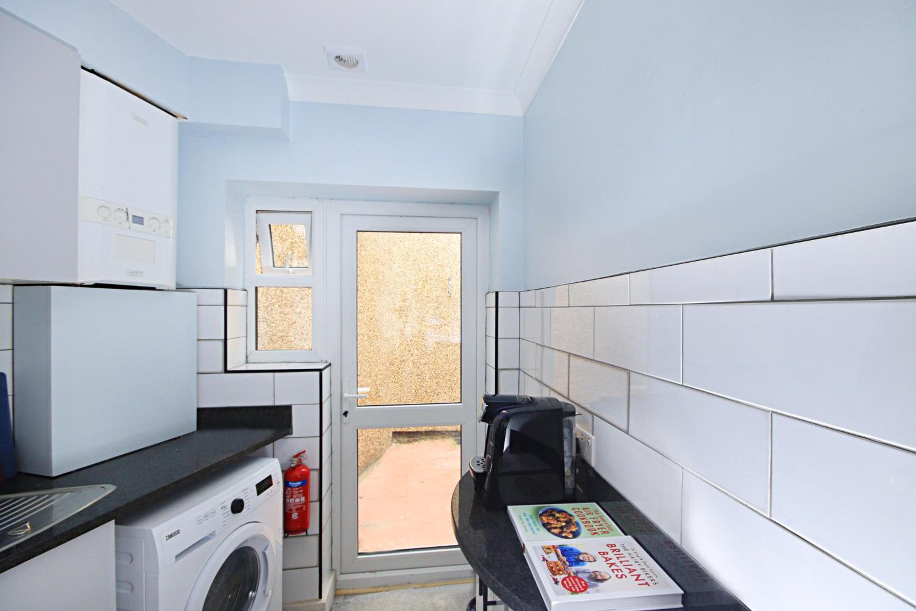Rayan Heights Cosy 1 bedroom flat sleeps 2 perfect for contractors tourists families - Free parking
