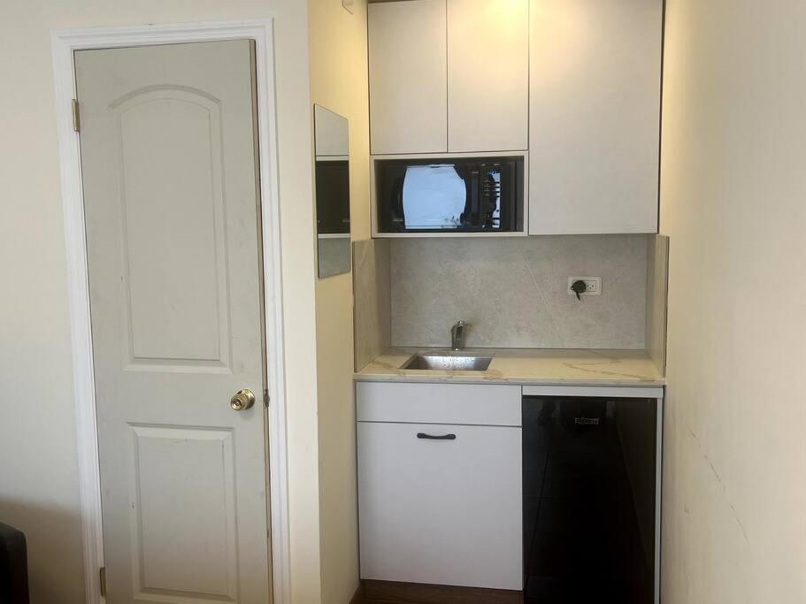 Luxurious Studio in RBS view 5