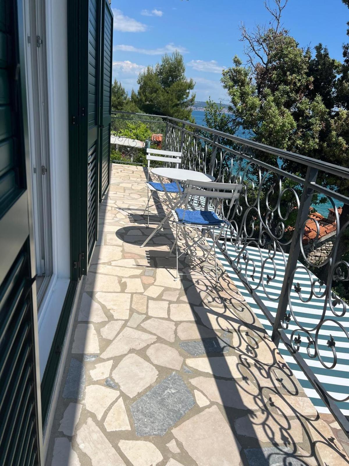 Villa Amarela view 5