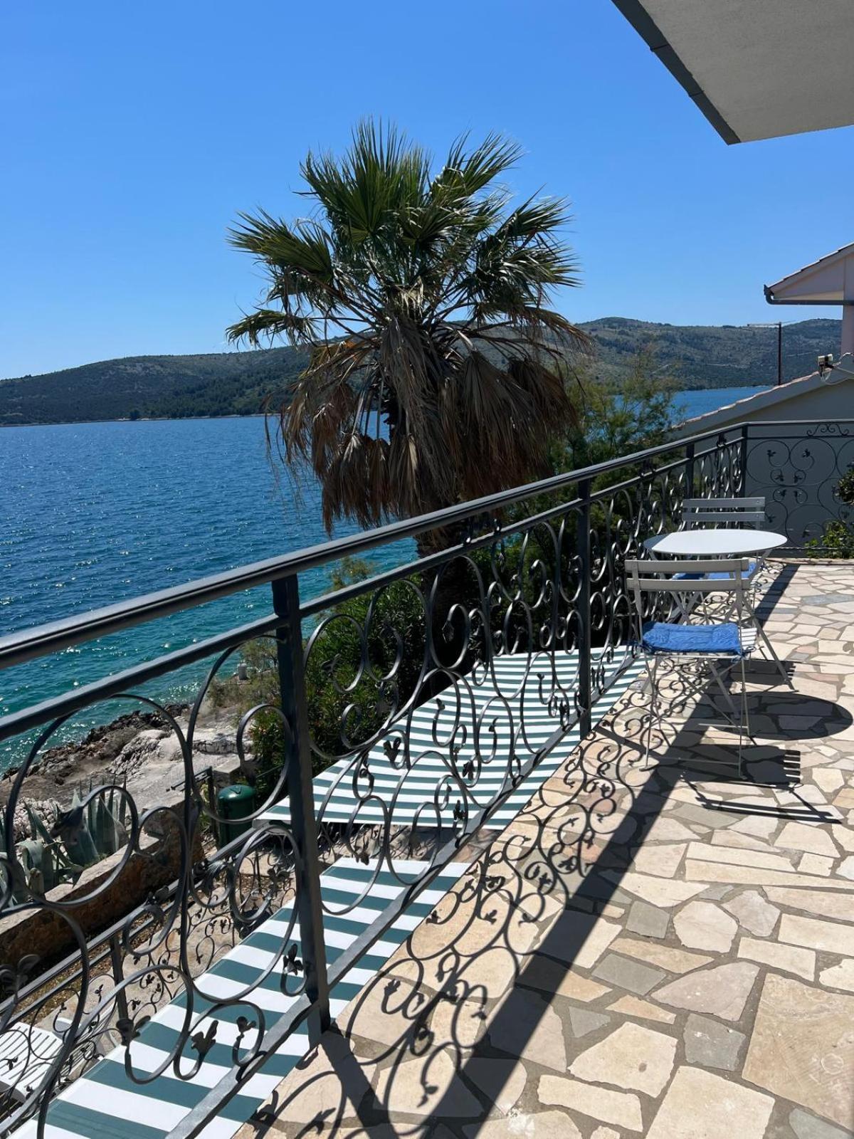 Villa Amarela view 4