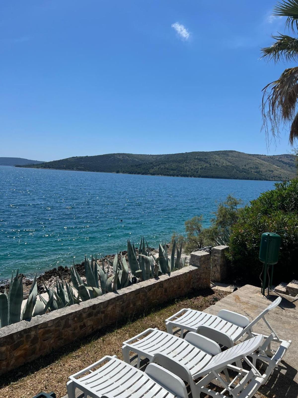 Villa Amarela view 3