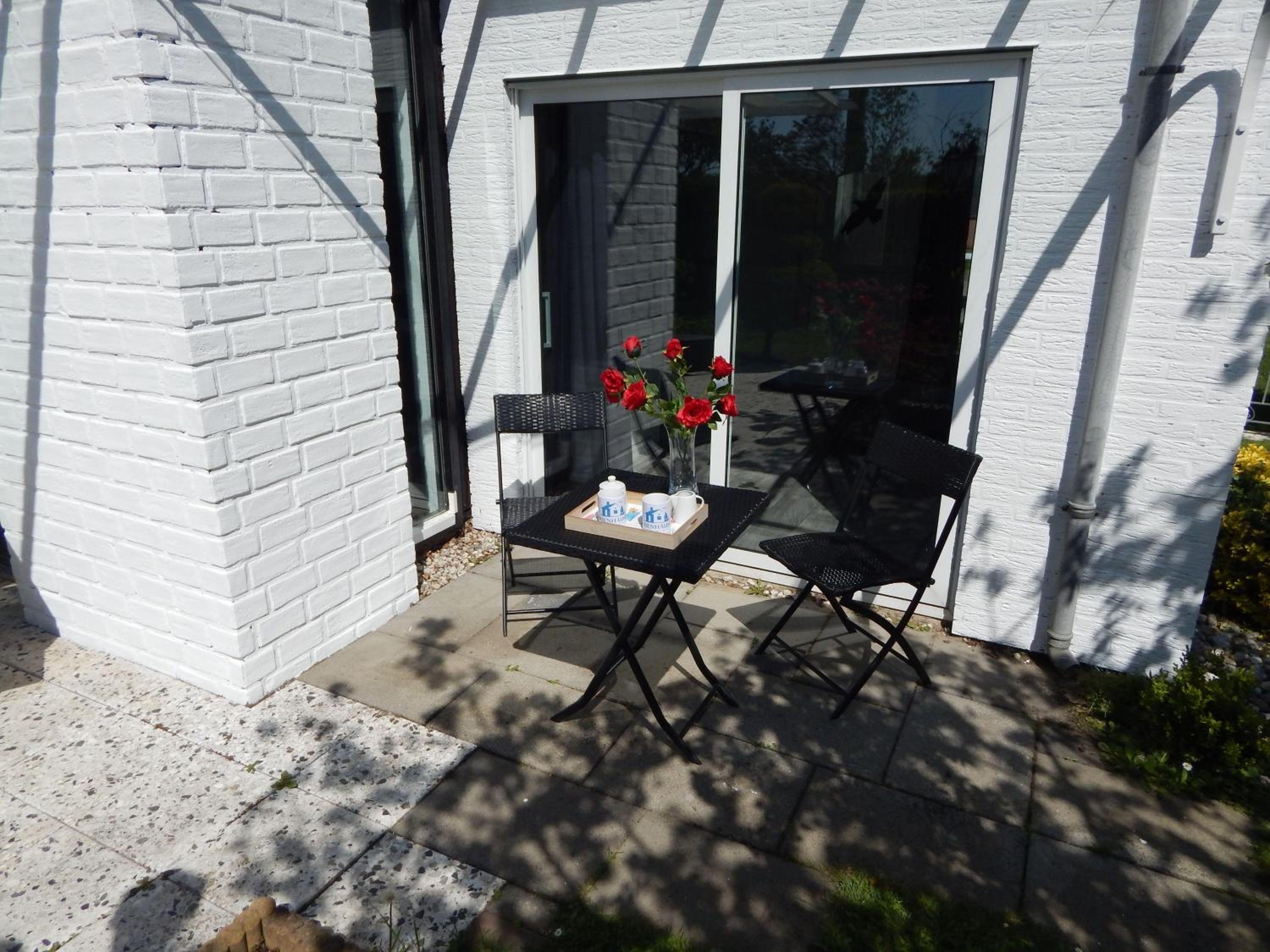 Wunderschoenes-freistehendes-Ferienhaus-an-der-See-Sauna-Strand-Yachthafen-WLAN view 4