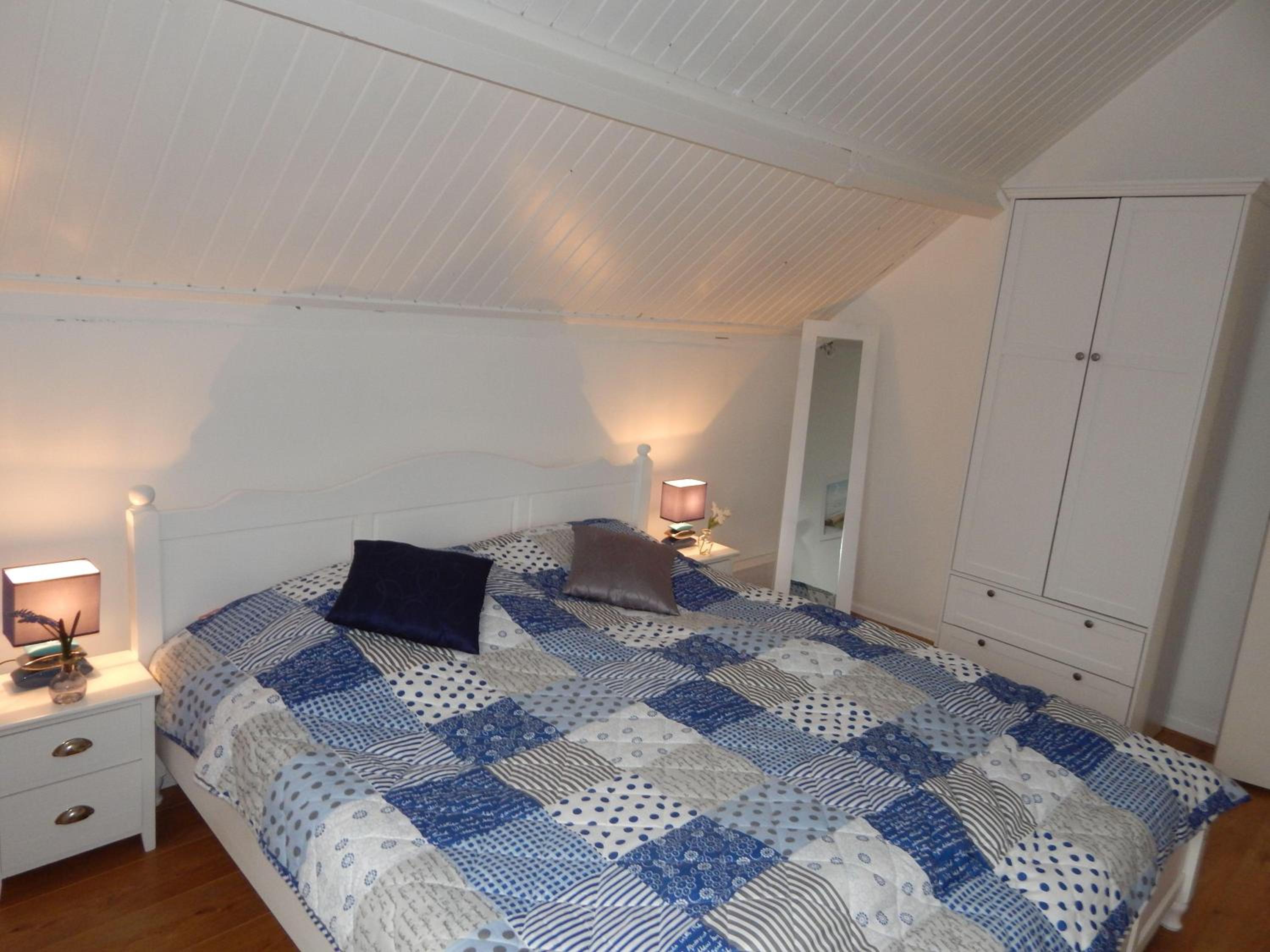 Traumhaftes-freistehendes-Ferienhaus-an-der-See-Strand-Yachthafen-W-Lan view 4