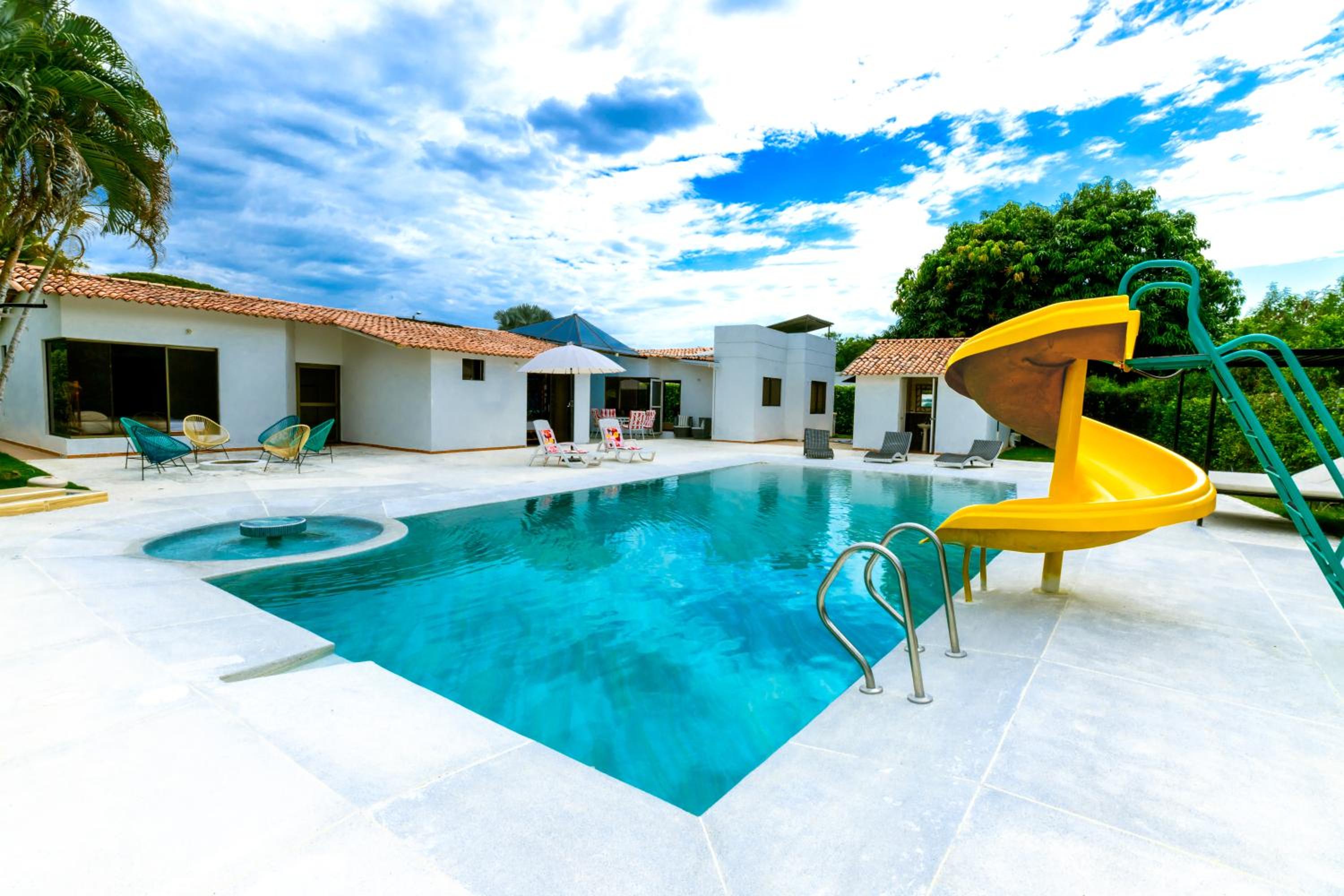 Casa Vacacional en condominio en Peñalisa con piscina privada BBQ WiFi