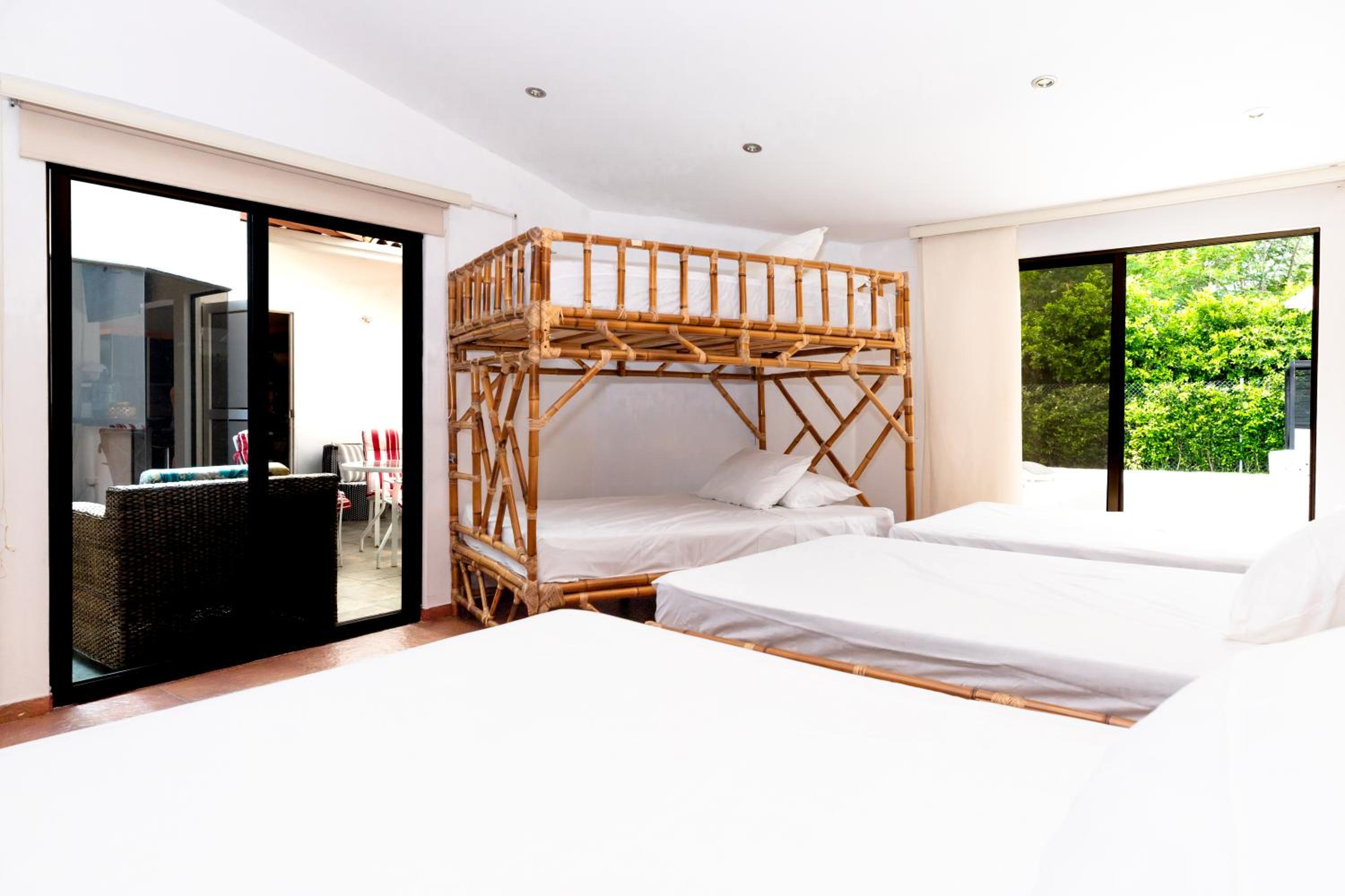 Casa Vacacional en condominio en Peñalisa con piscina privada BBQ WiFi