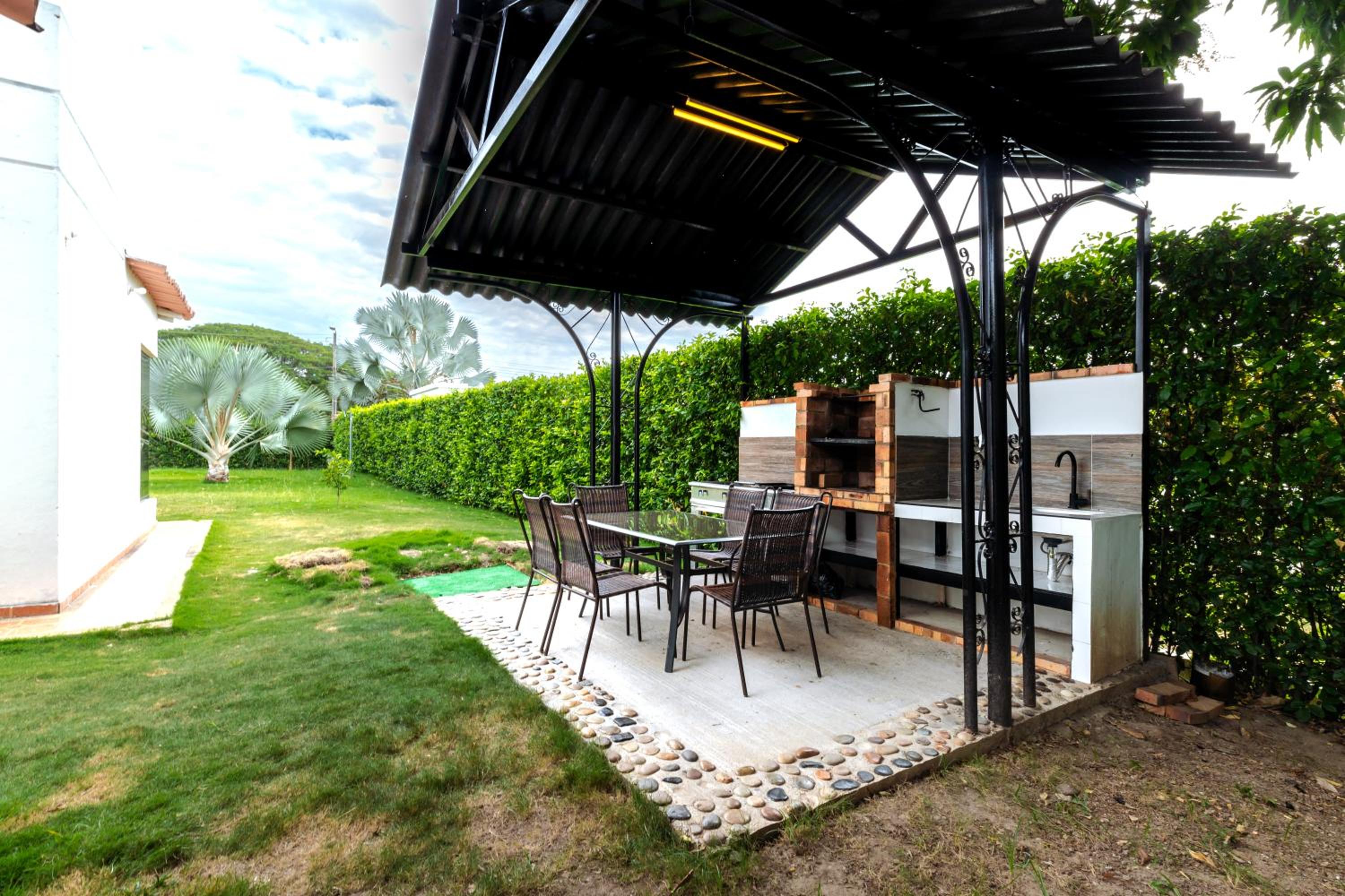 Casa Vacacional en condominio en Peñalisa con piscina privada BBQ WiFi