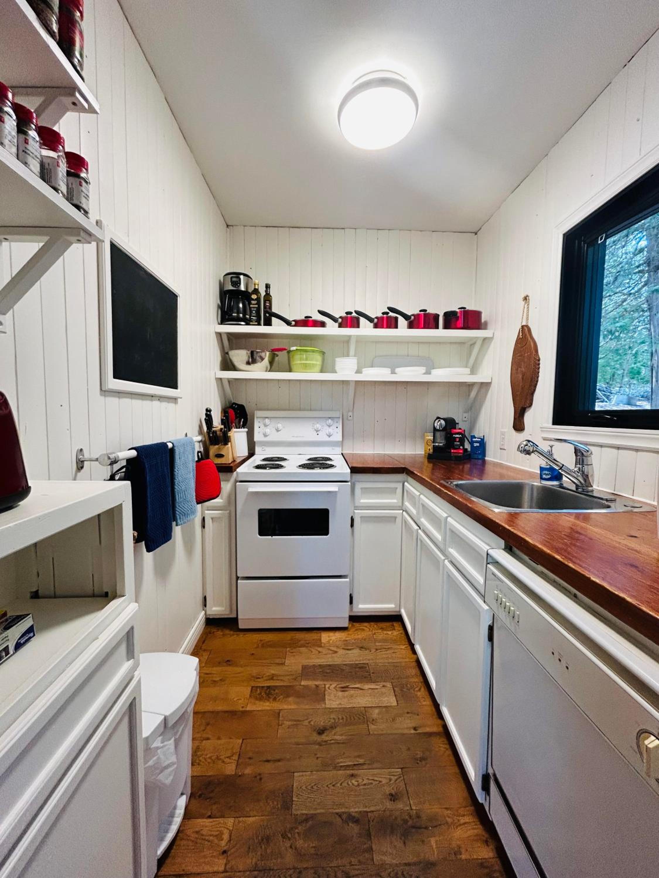 Serendipity Hideaway Spring Lakefront Gem SUPs & Boats - Firewood Included, 10 on 10