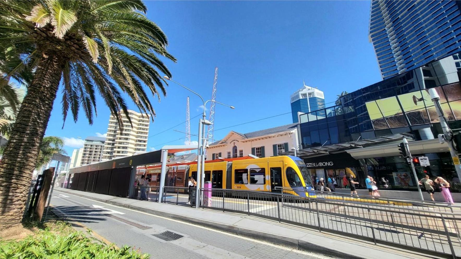 Beachside 2 BR Apt in the Heart of Surfers Paradise - Chevron Renaissance - free parking