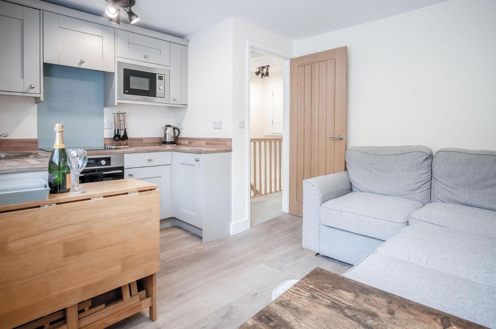 Dolphin - 2 Bedroom Apartment - Saundersfoot view 2
