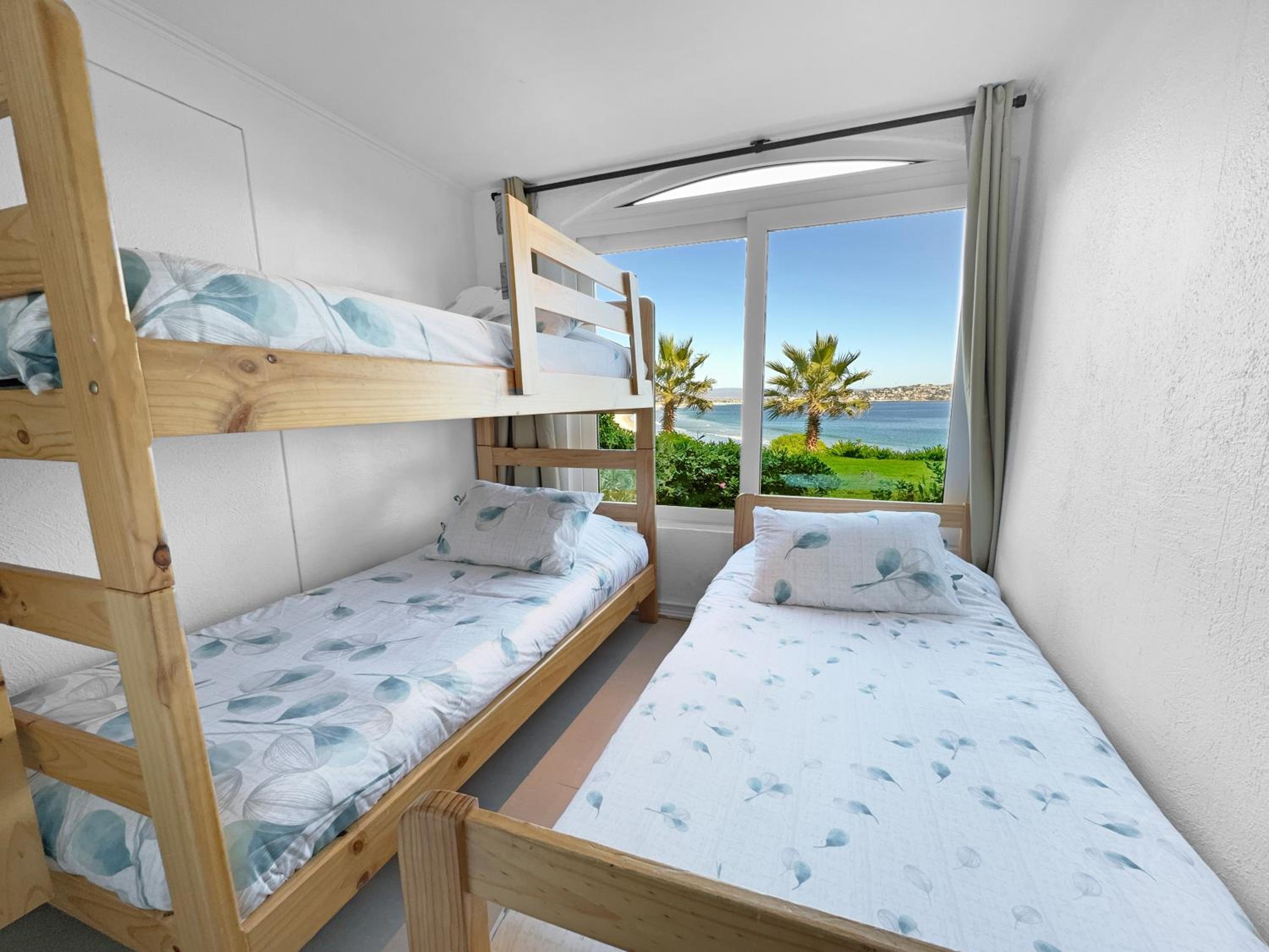 Puerto Velero Primera Línea Primer Piso al lado de la Playa! 5 pax