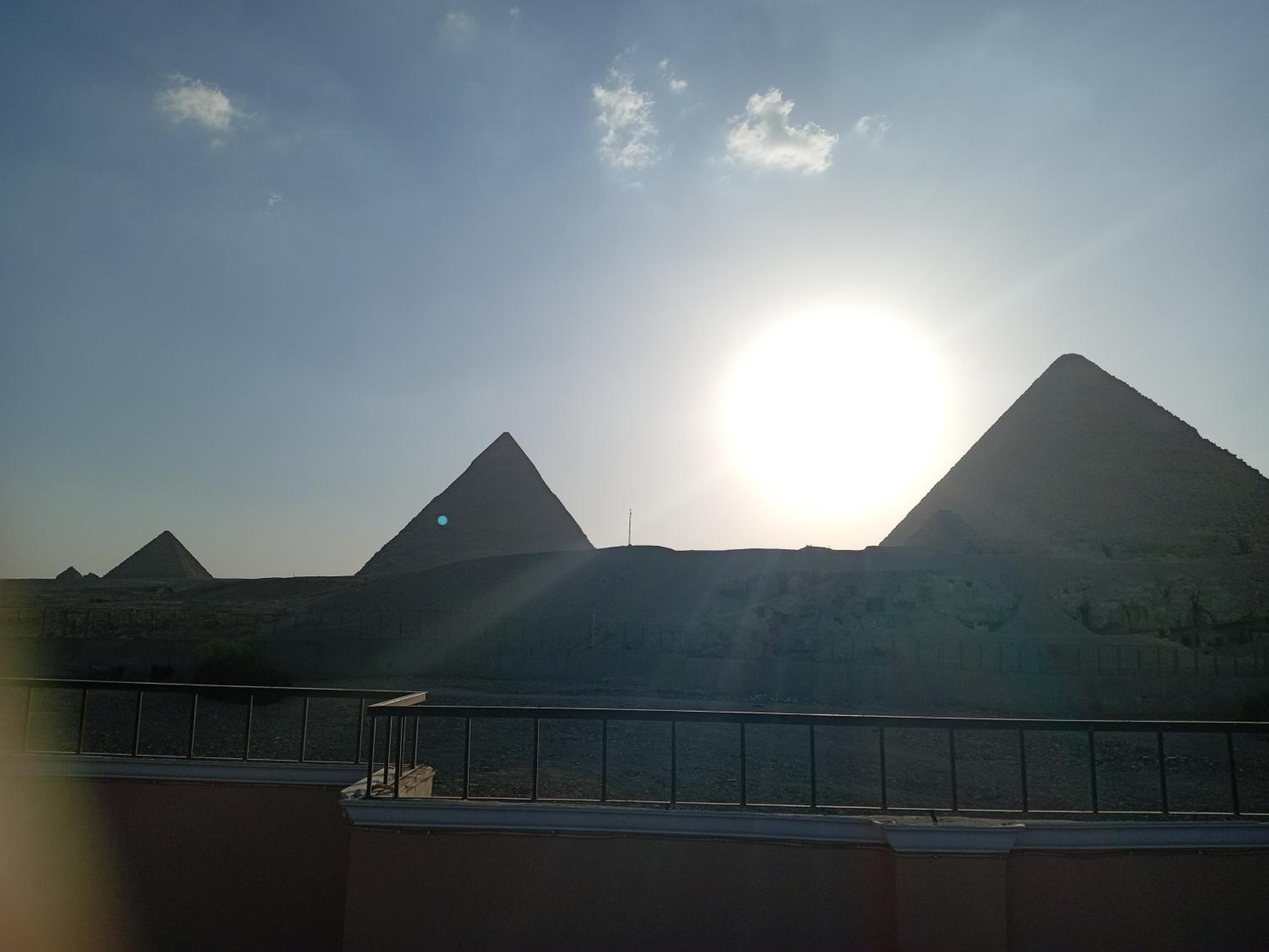 Grensha Pyramids inn