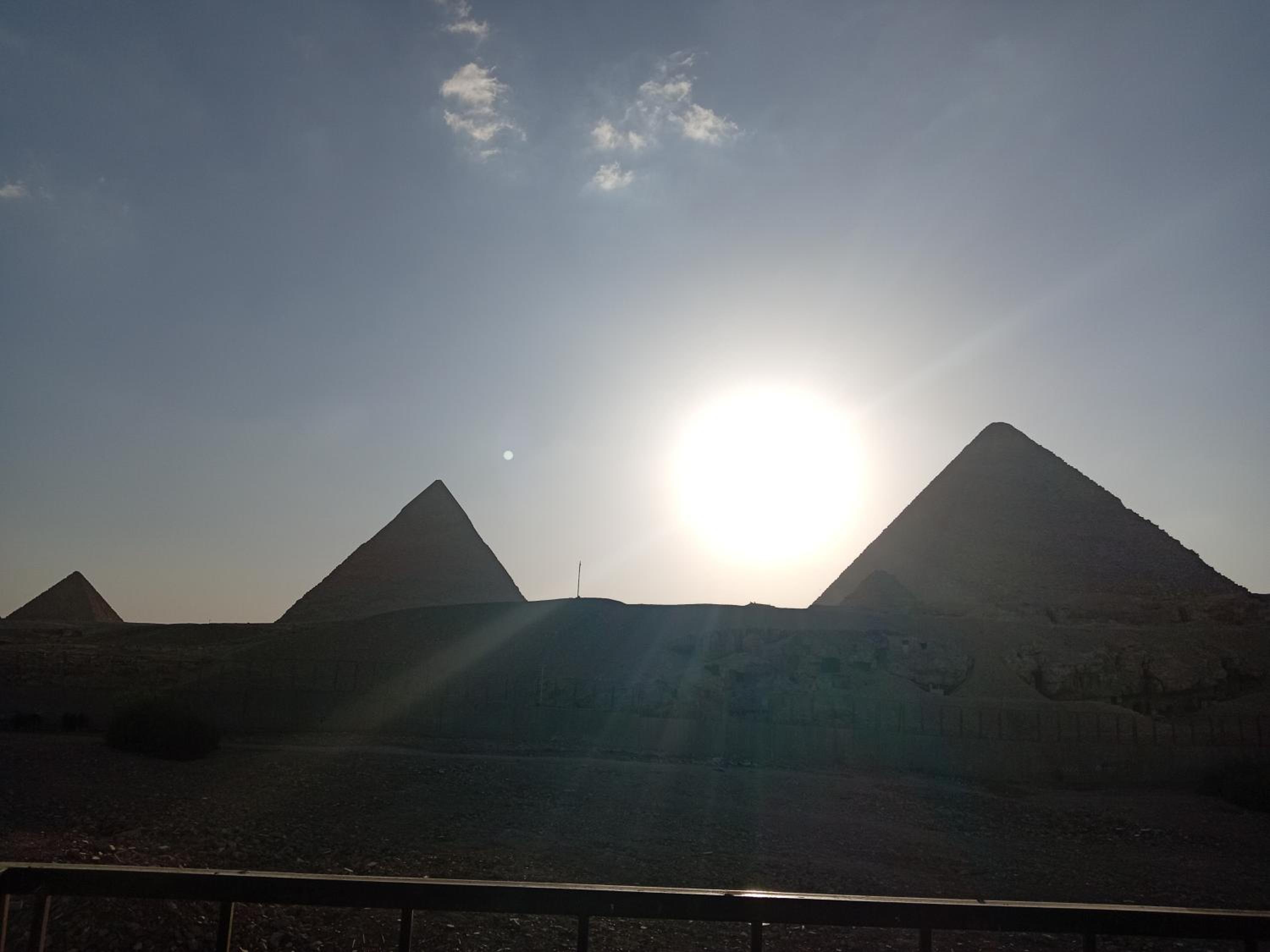Grensha Pyramids inn
