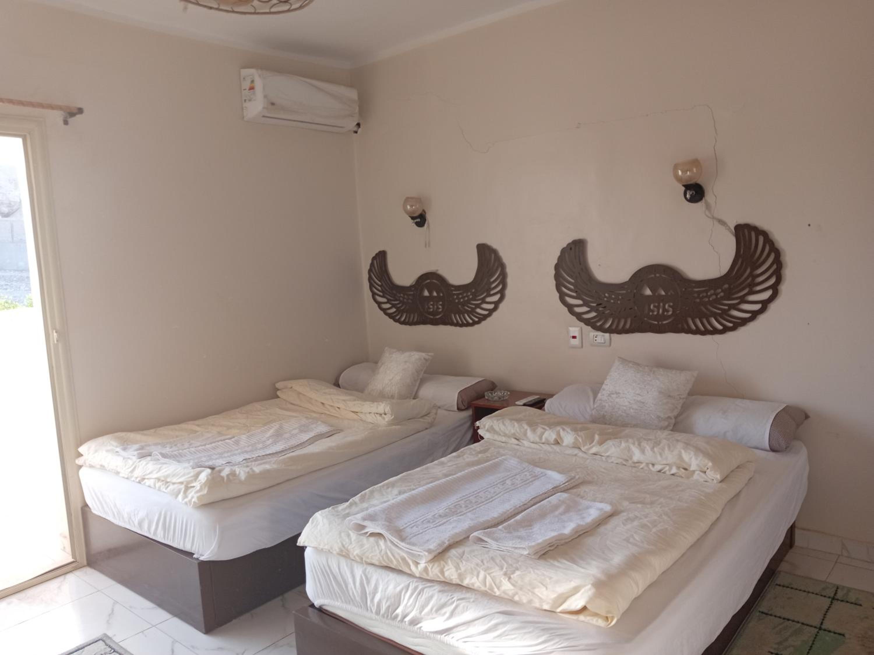 Grensha Pyramids inn