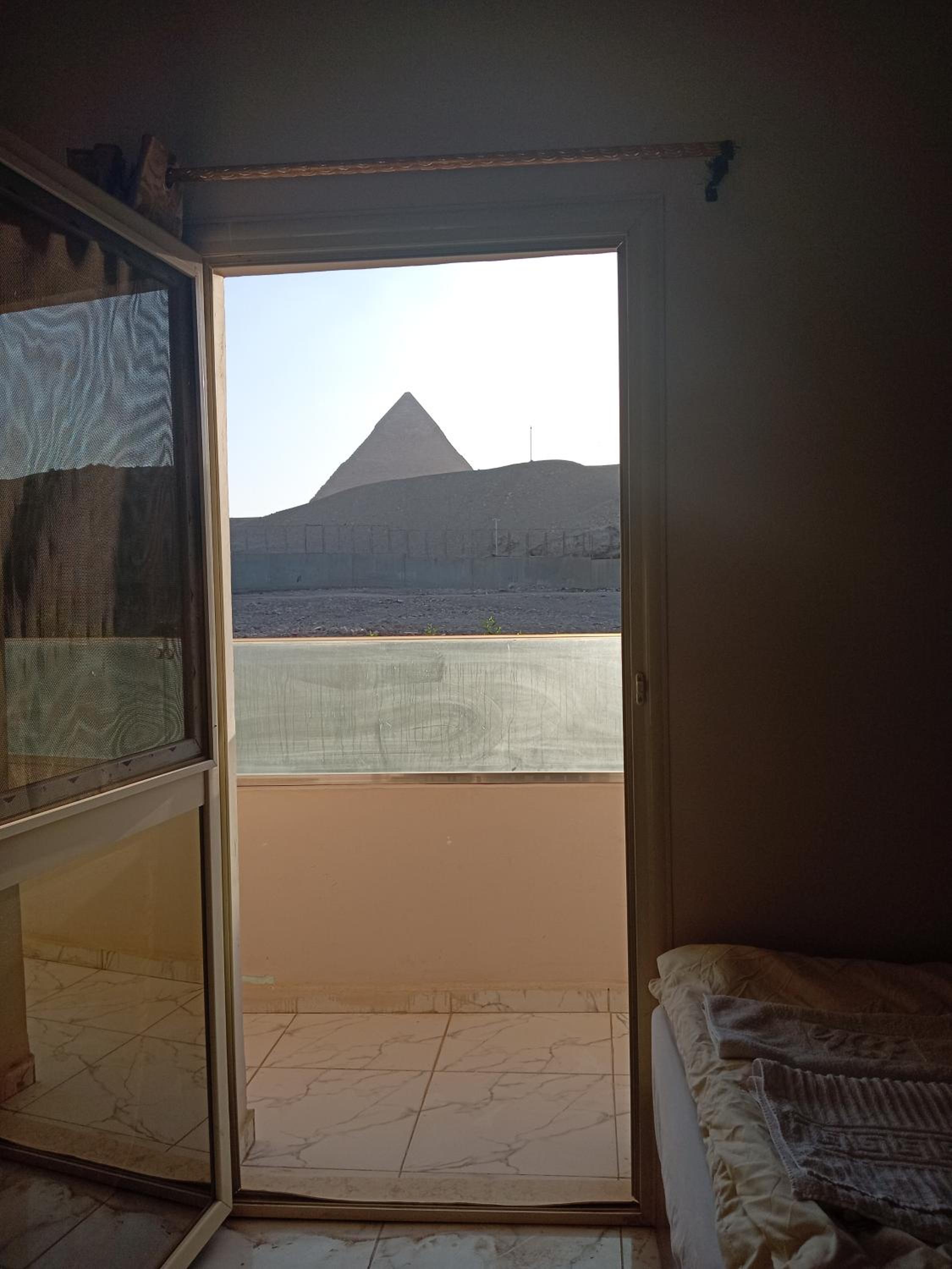 Grensha Pyramids inn