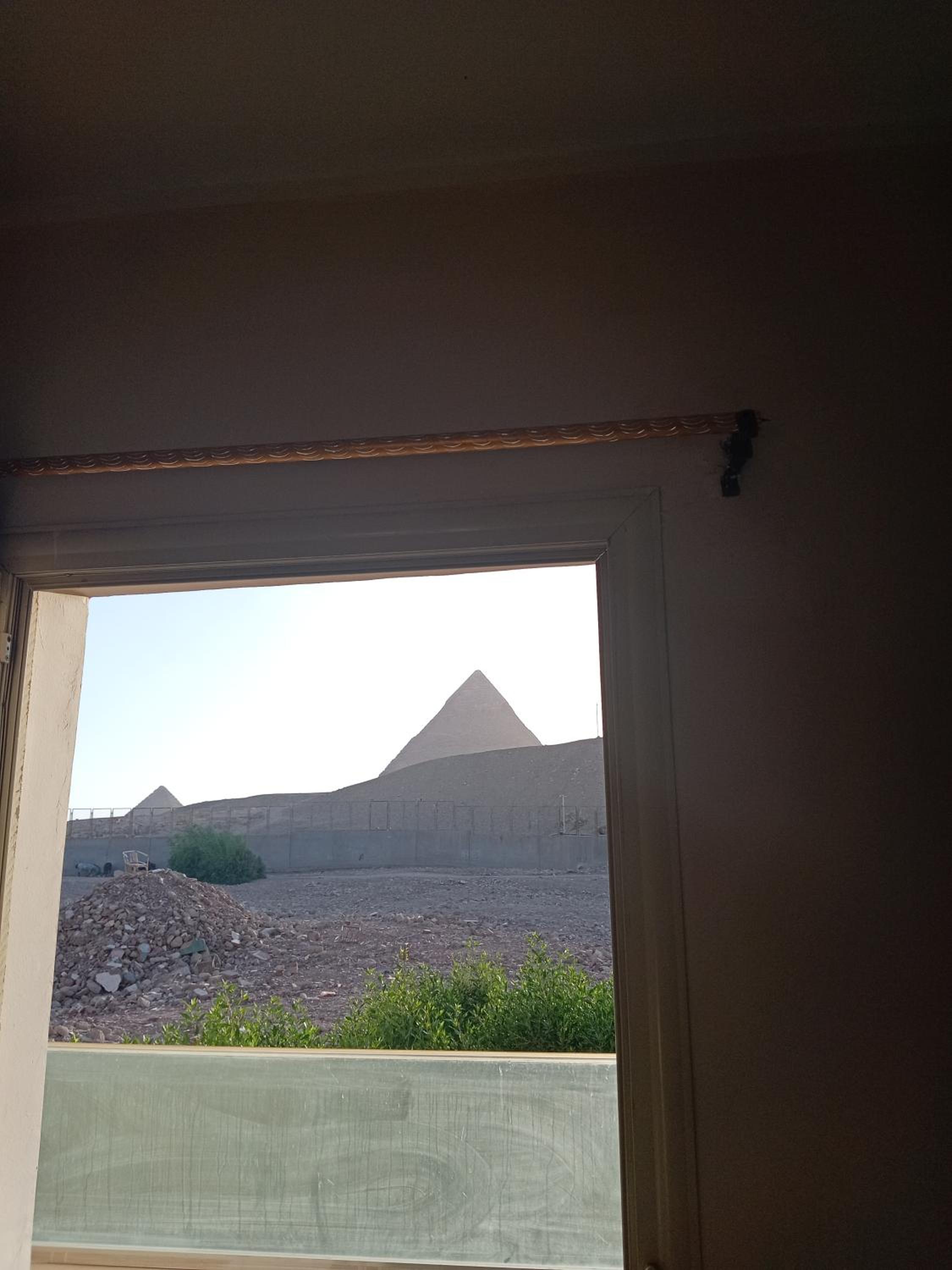 Grensha Pyramids inn