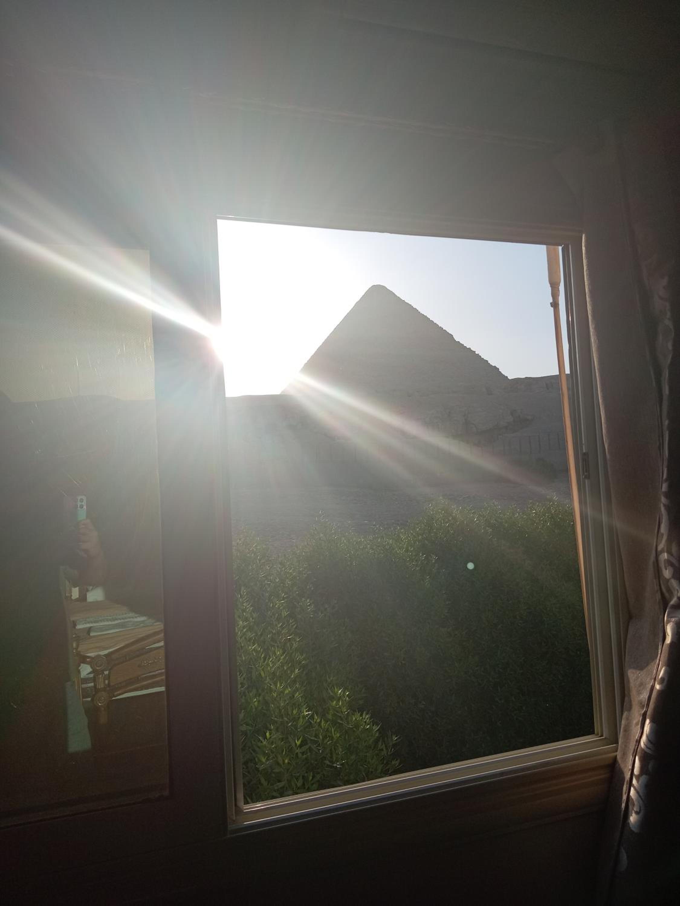 Grensha Pyramids inn