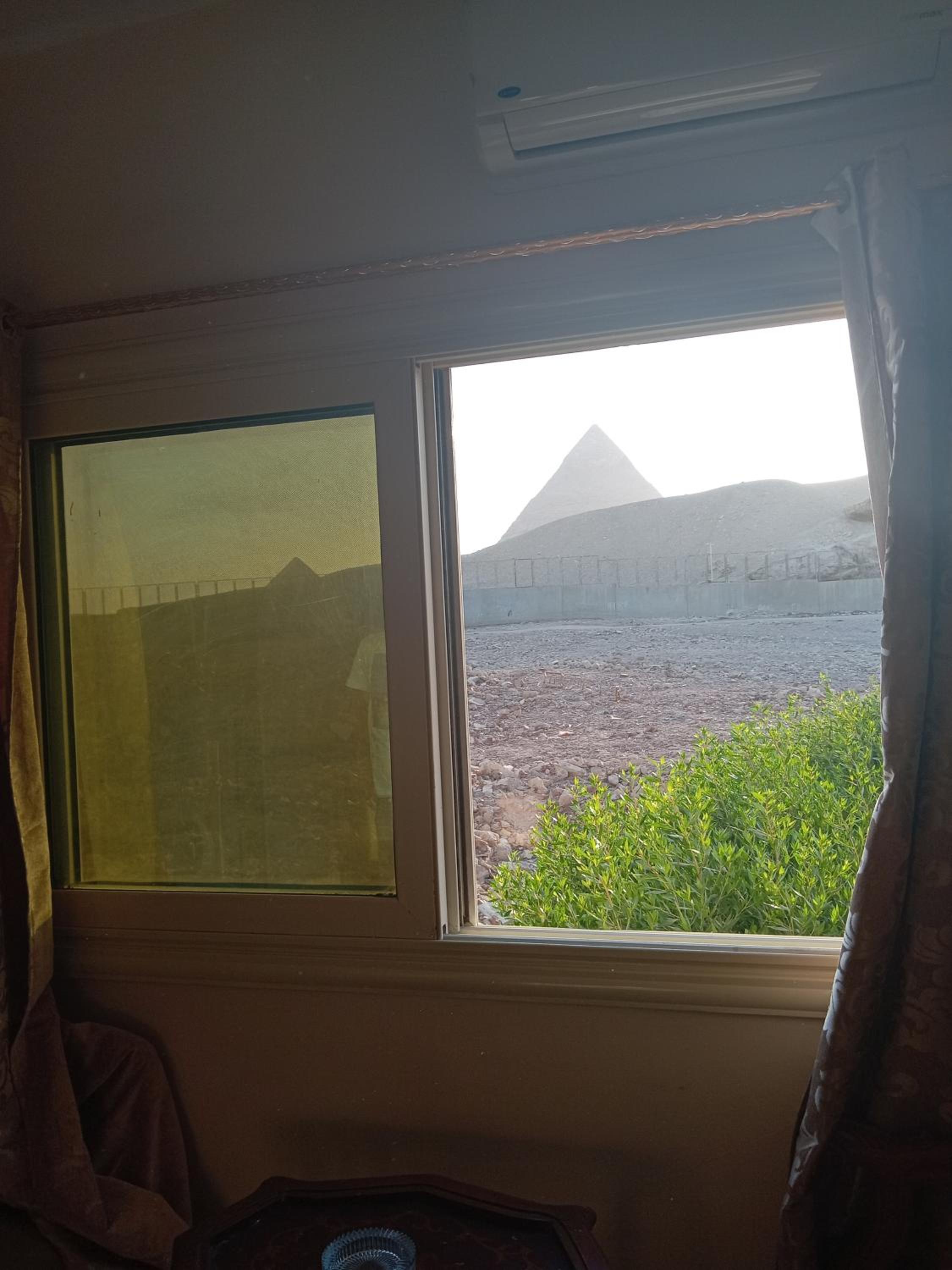 Grensha Pyramids inn