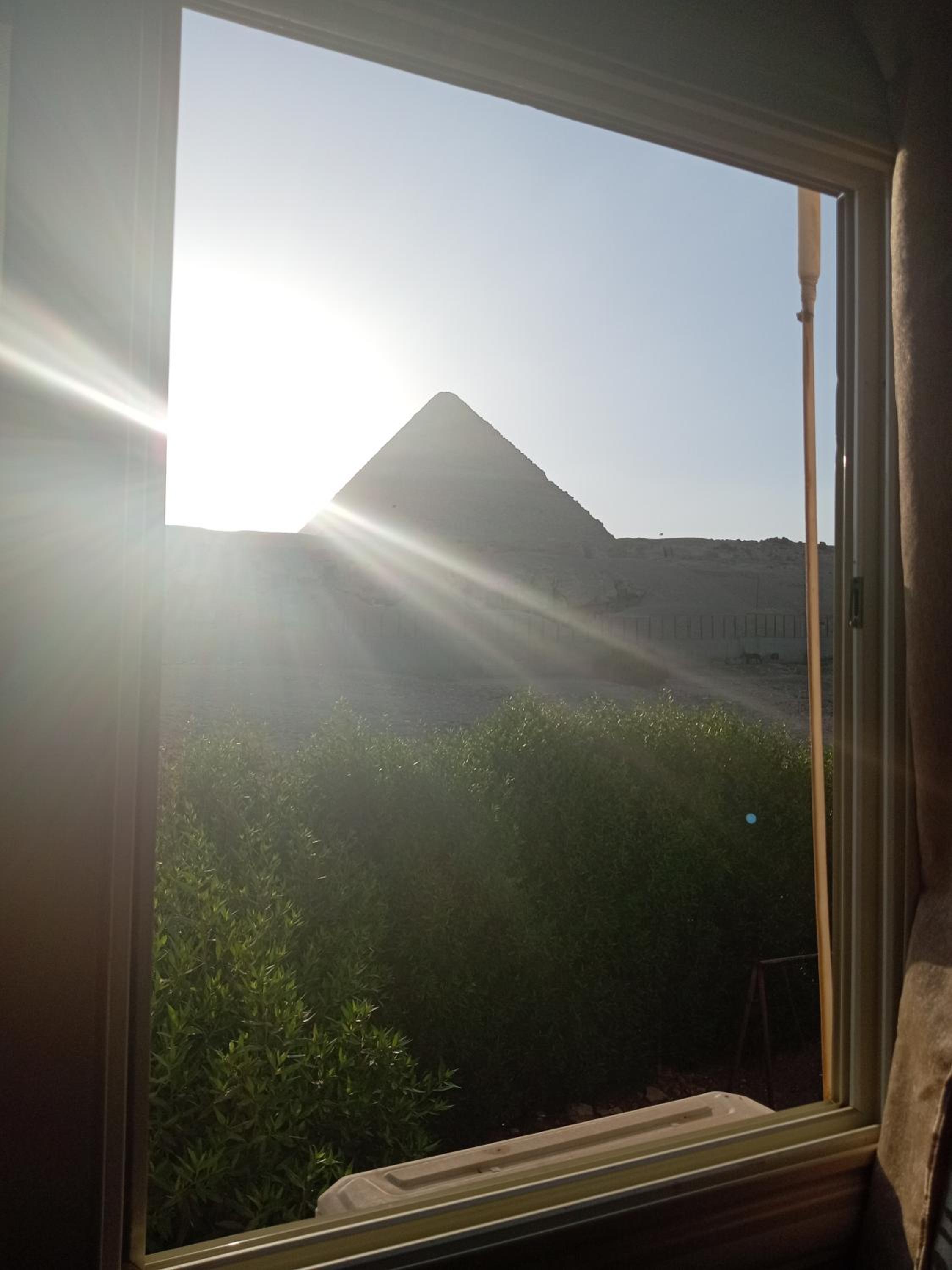 Grensha Pyramids inn
