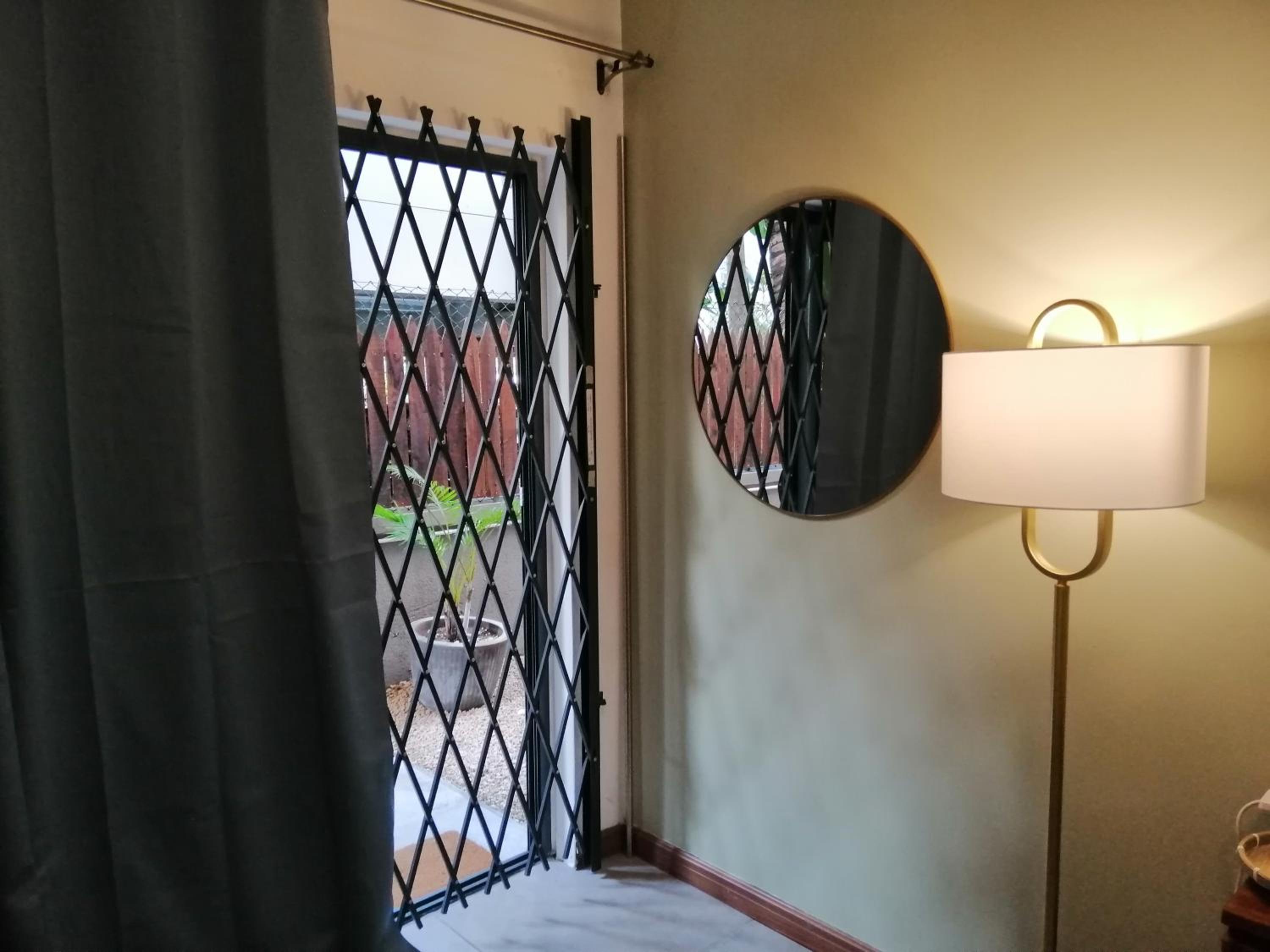 Newly Renovated Studio Apartment with Rooftop Pool, Few Steps to the Beach view 4