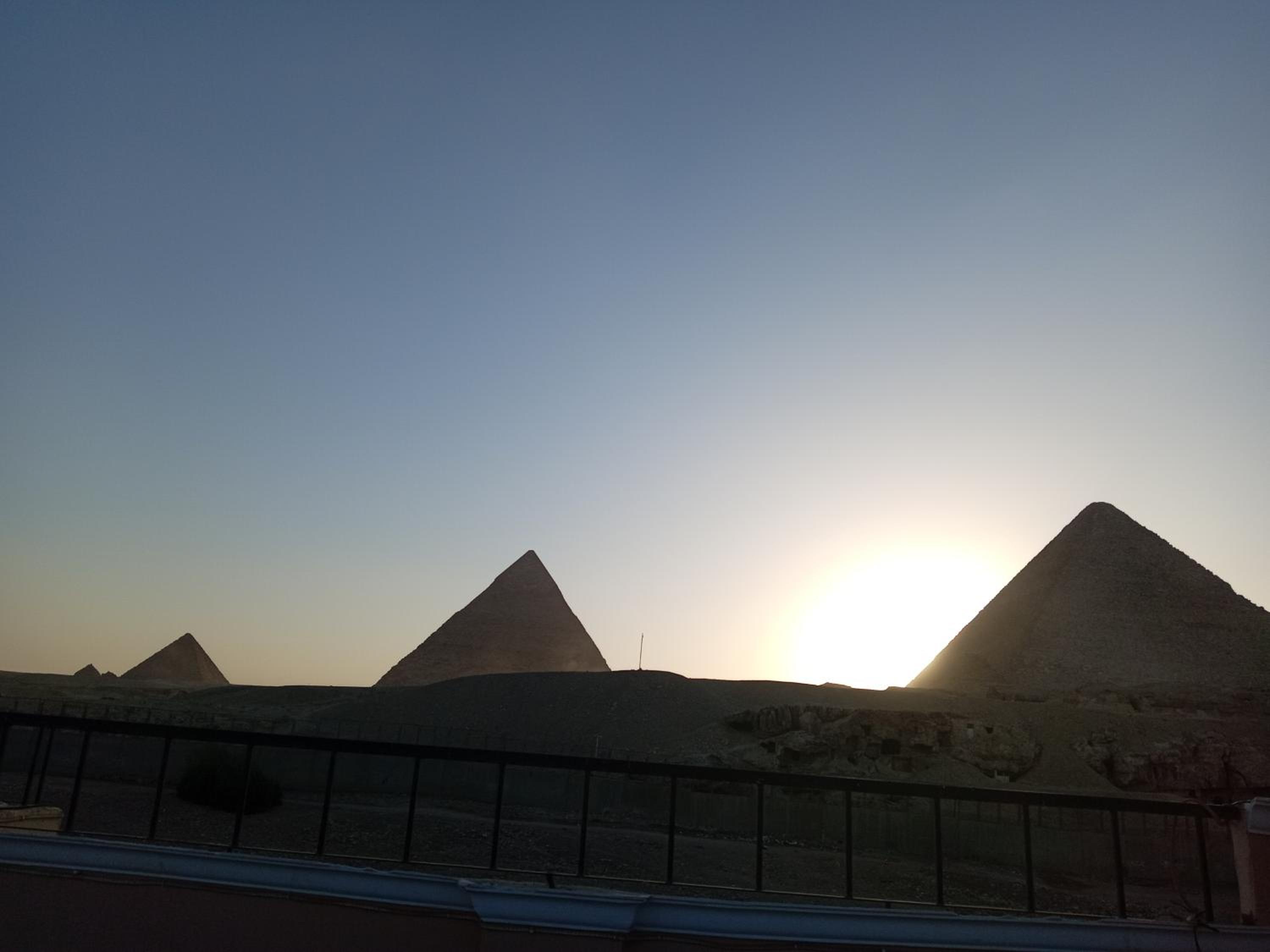 Grensha Pyramids inn