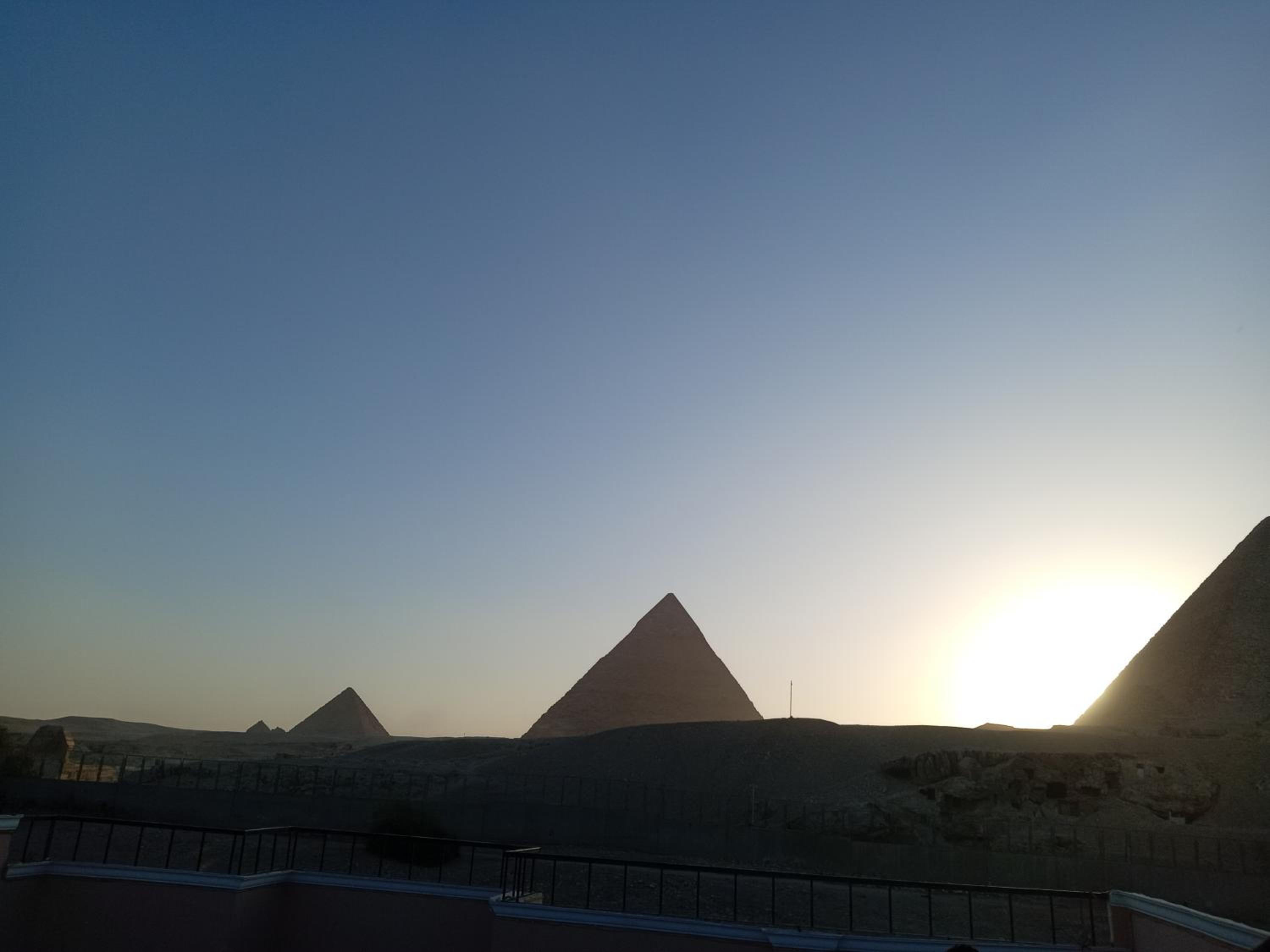 Grensha Pyramids inn