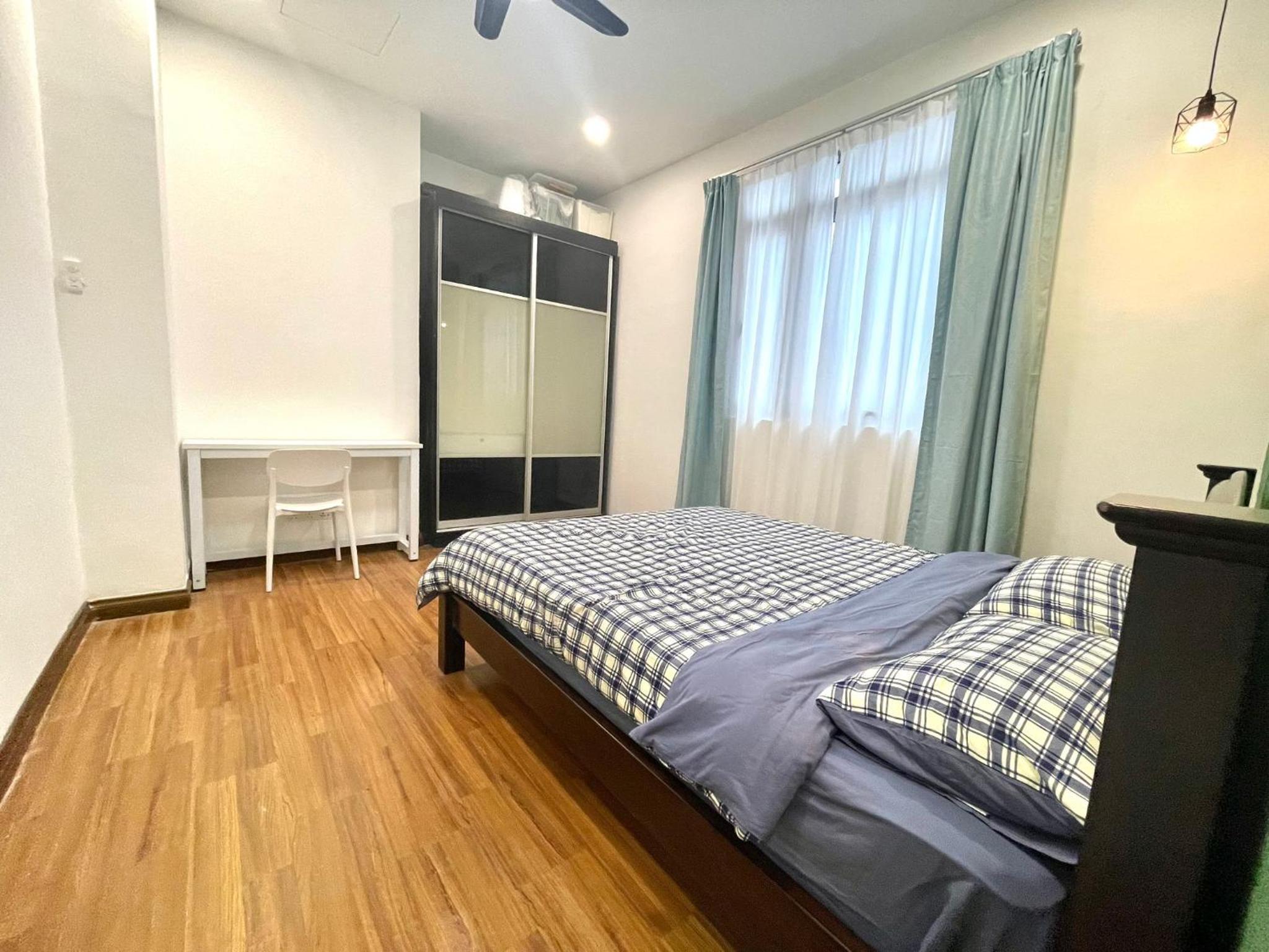 Cozy home in city center with free parking - 1A